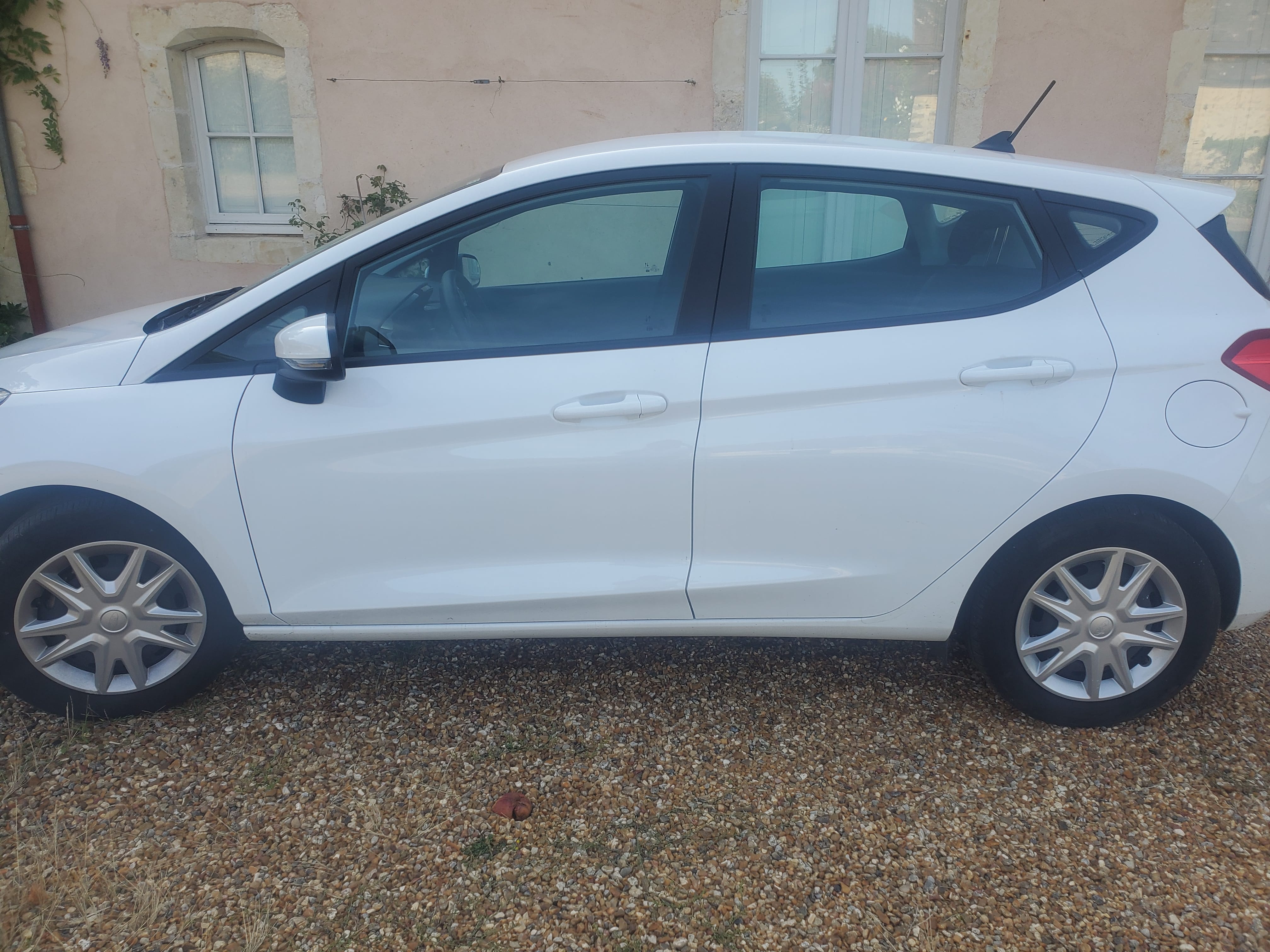 Ford Fiesta avec Climatisation