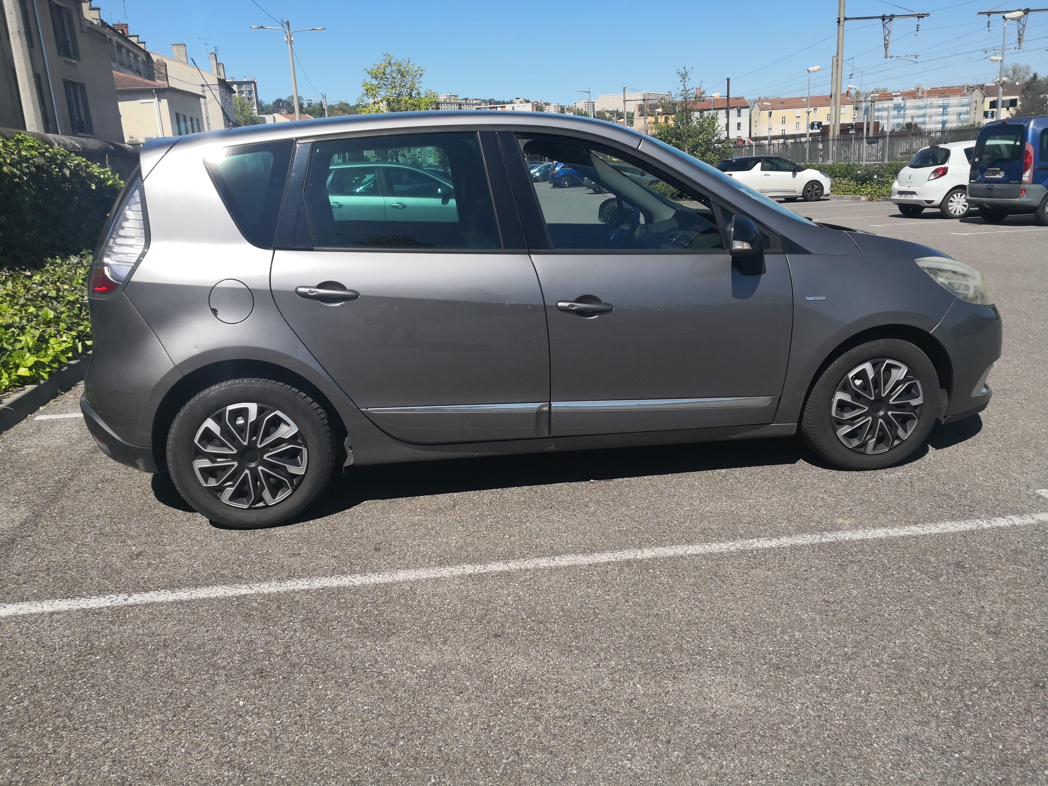 Renault Scenic 1.6 Dci 130 avec Climatisation