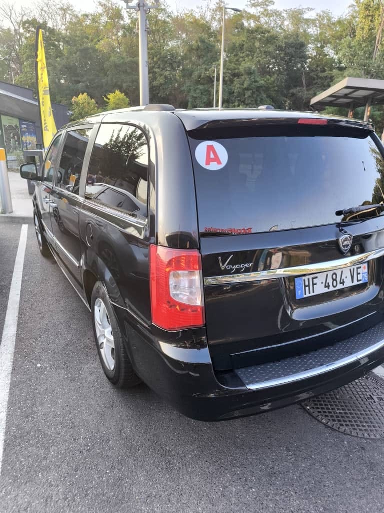 Lancia Voyager 2.8 with Cruise control