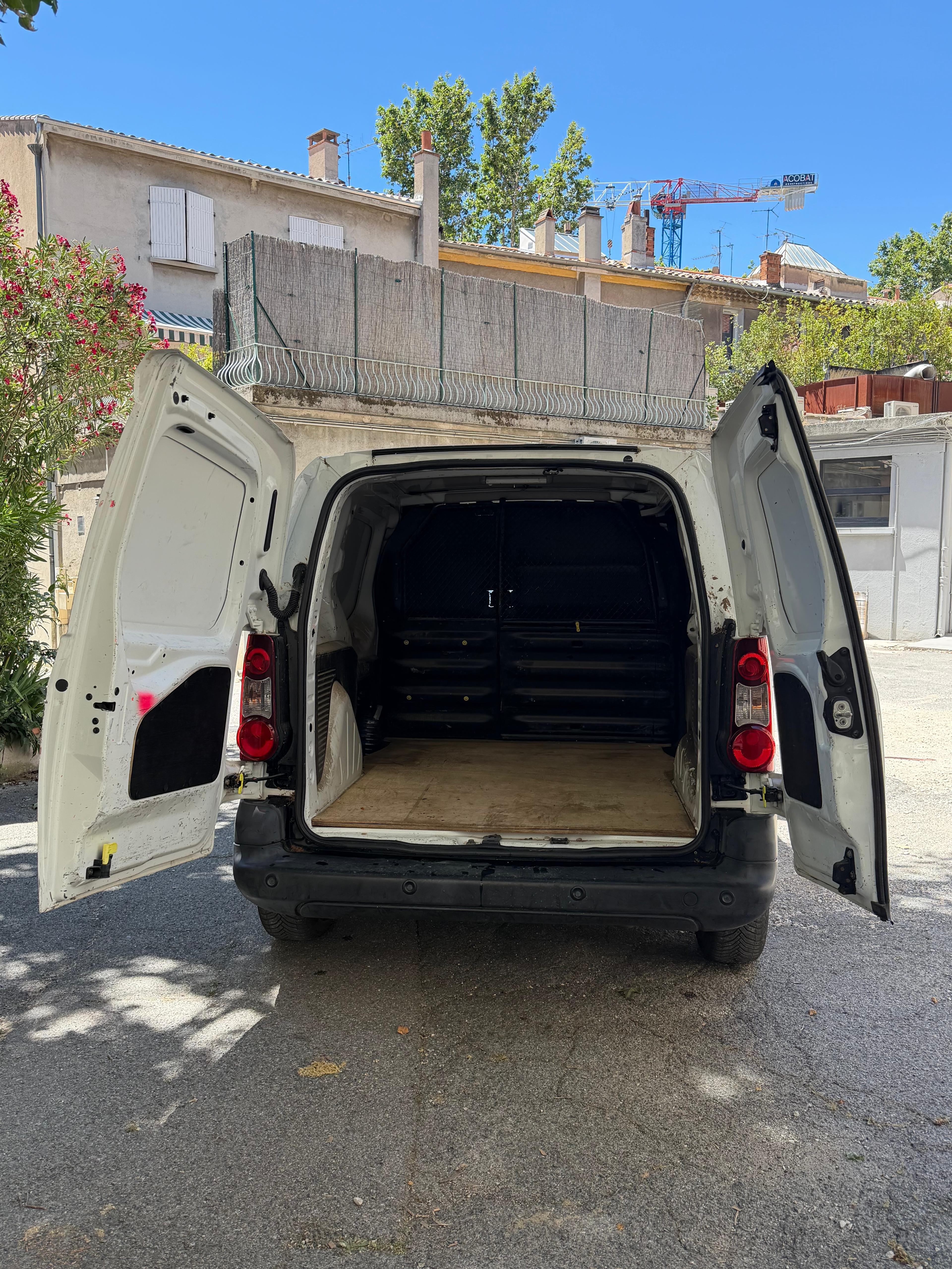 Citroen Berlingo with USB charging ports