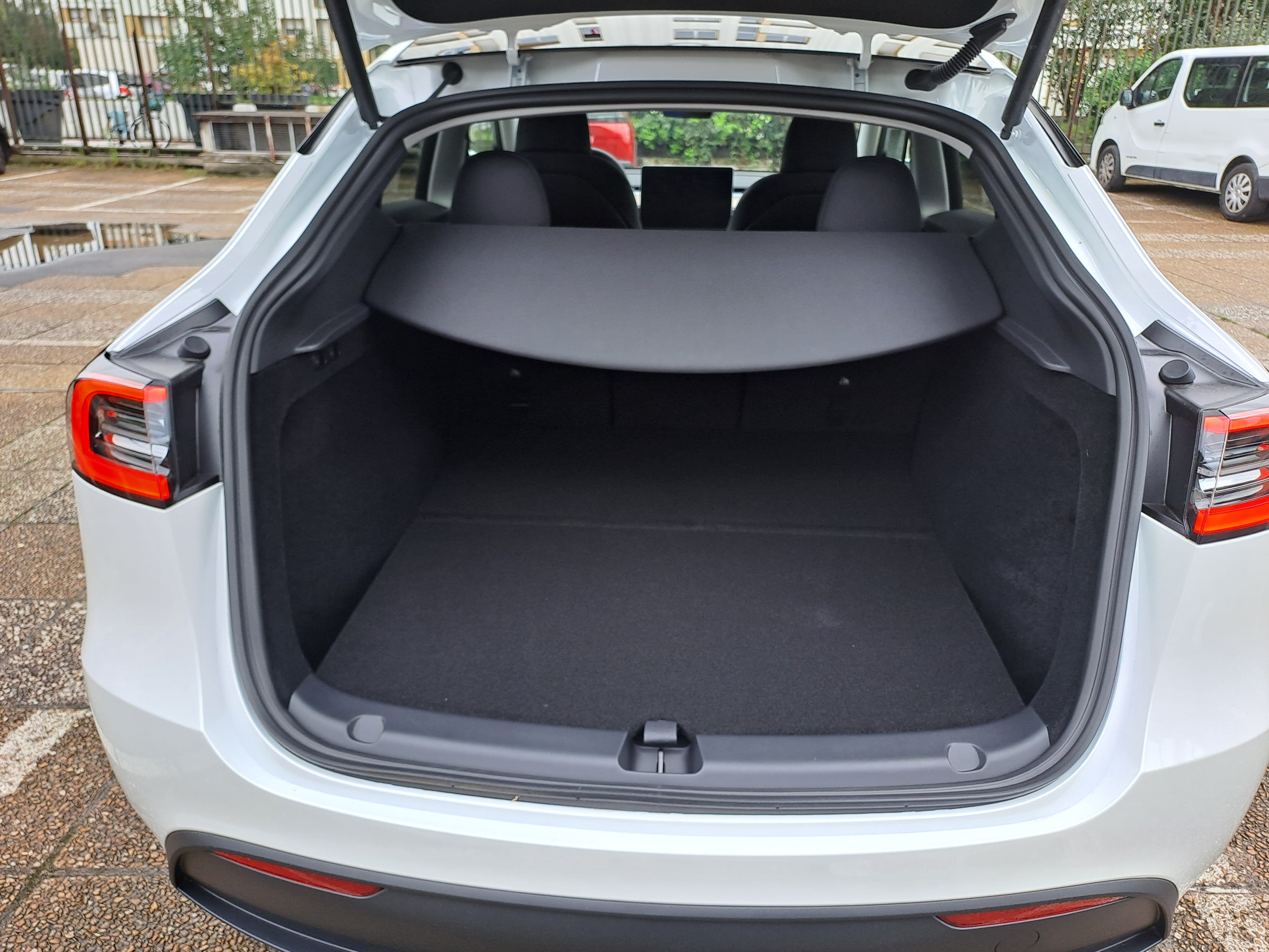 Tesla Model Y avec Siège bébé