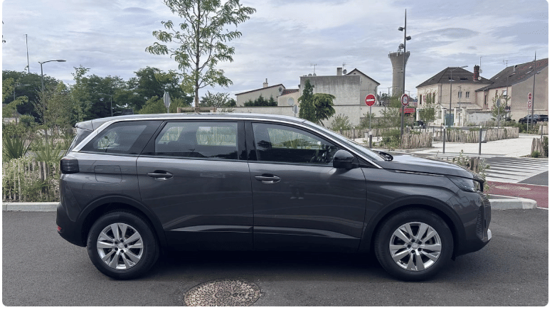 Peugeot 5008 avec Apple CarPlay