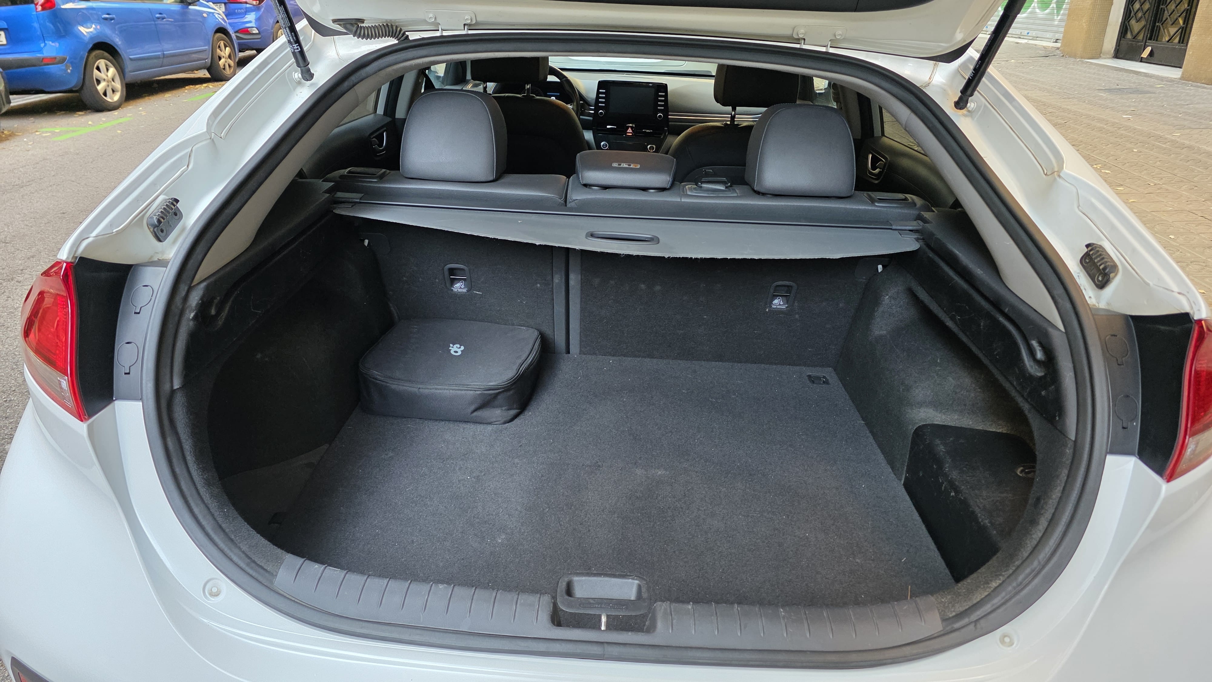 Hyundai Ioniq HIBRIDO   plug in med Android Auto