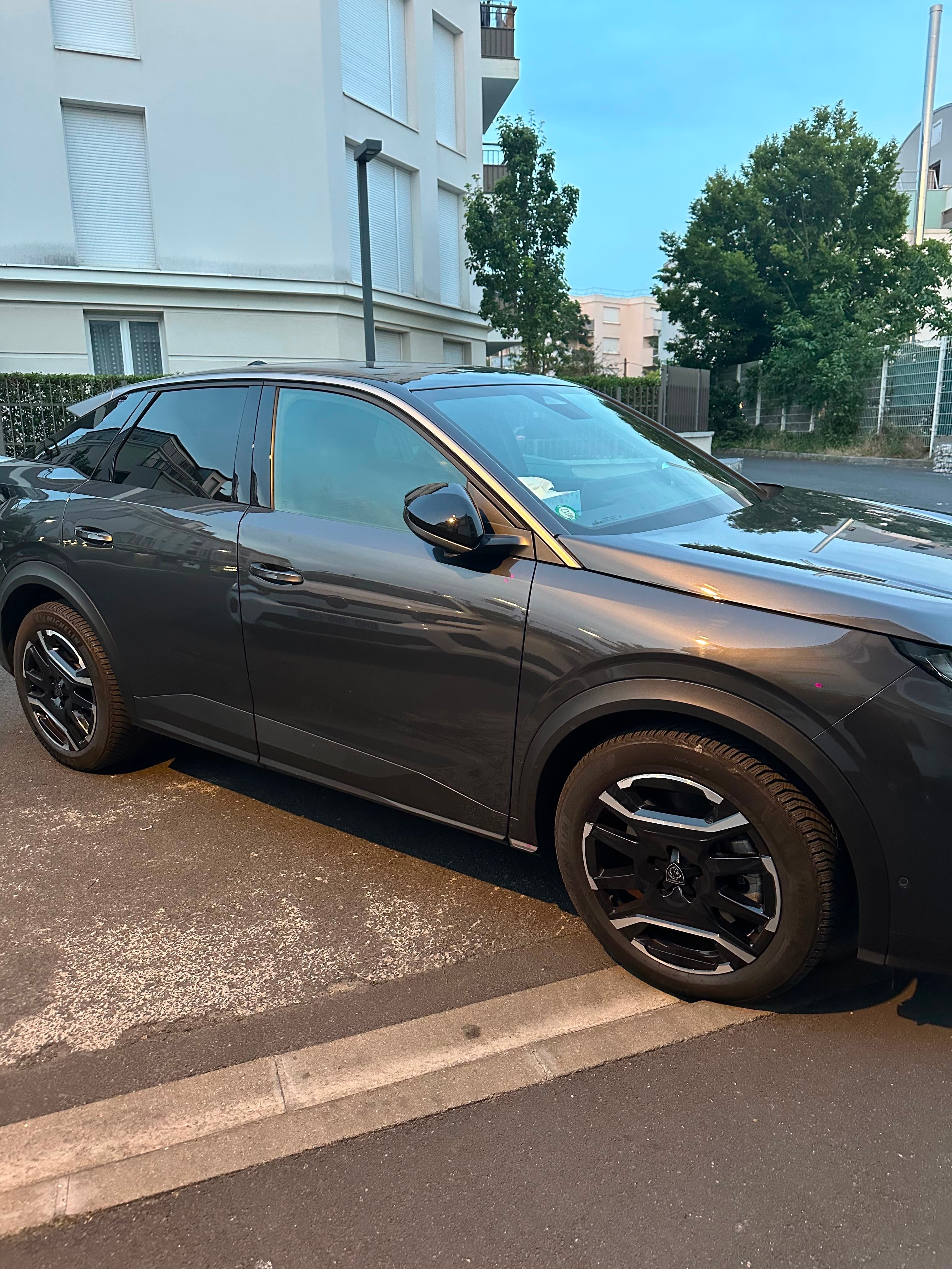 Peugeot E-3008 GT avec Climatisation