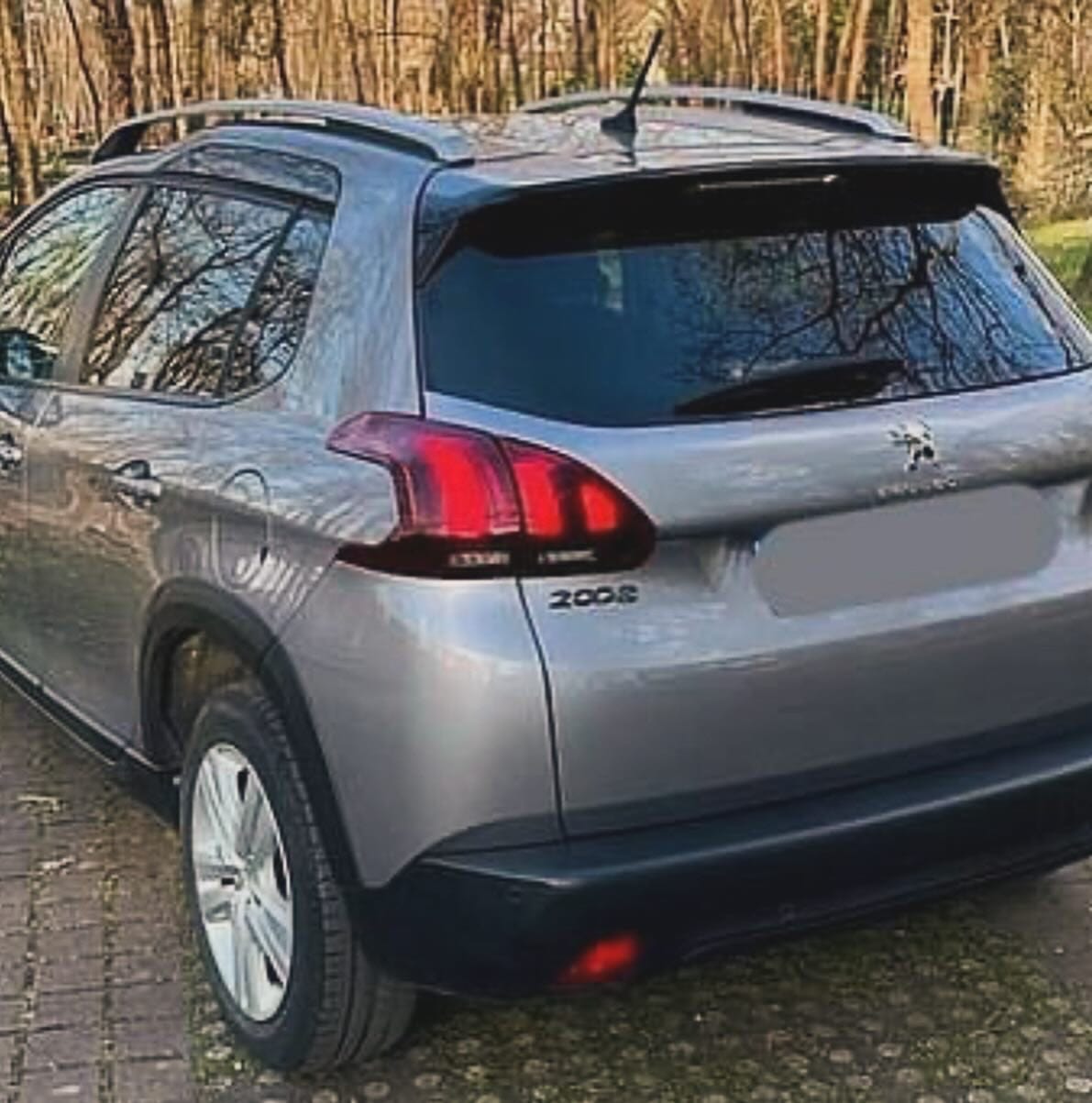 Peugeot e-2008 avec GPS