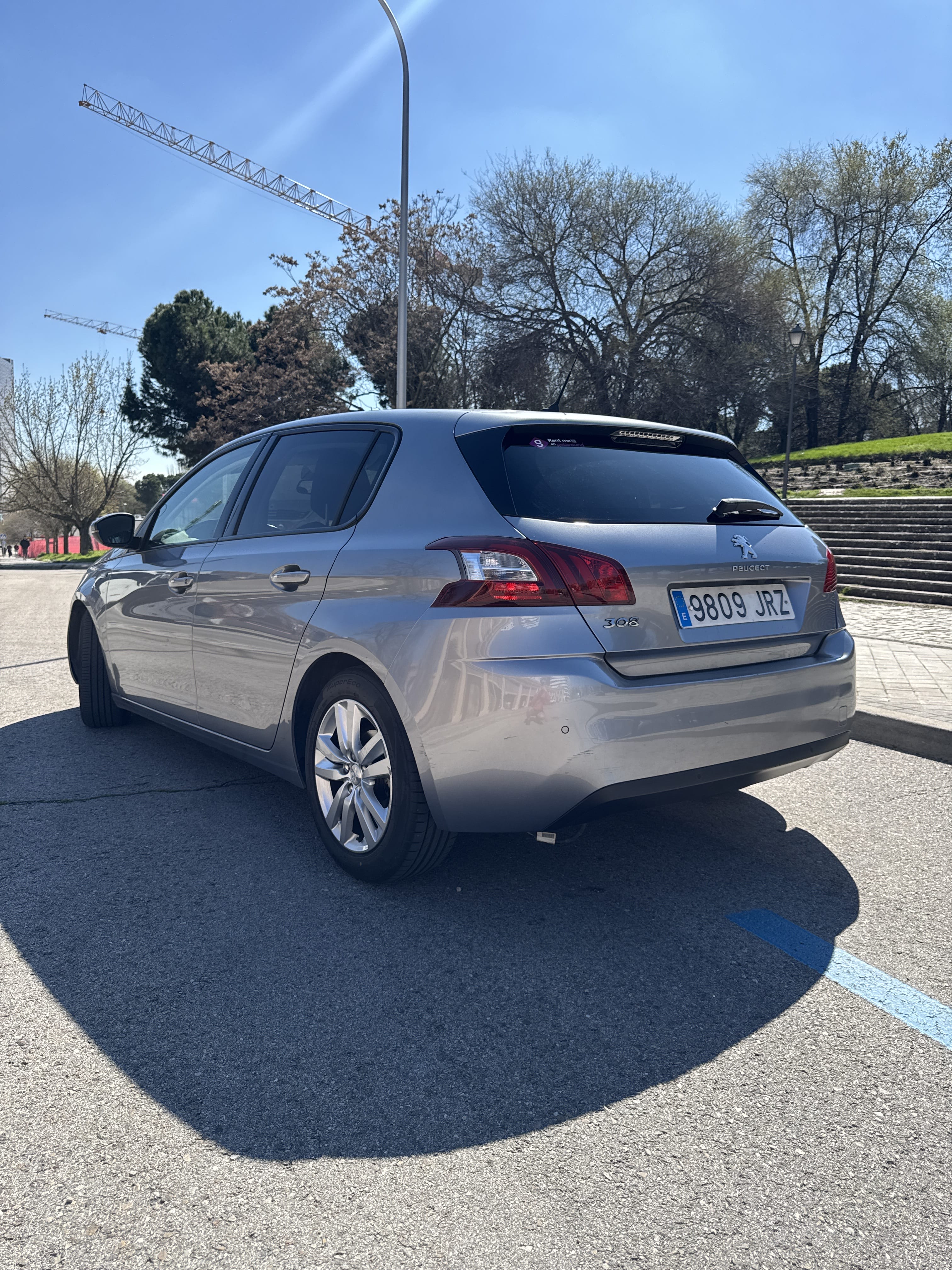 Peugeot 308 mit Navigationsgerät