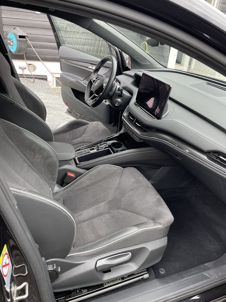 Skoda Enyaq 60 IV80 med Bluetooth audio
