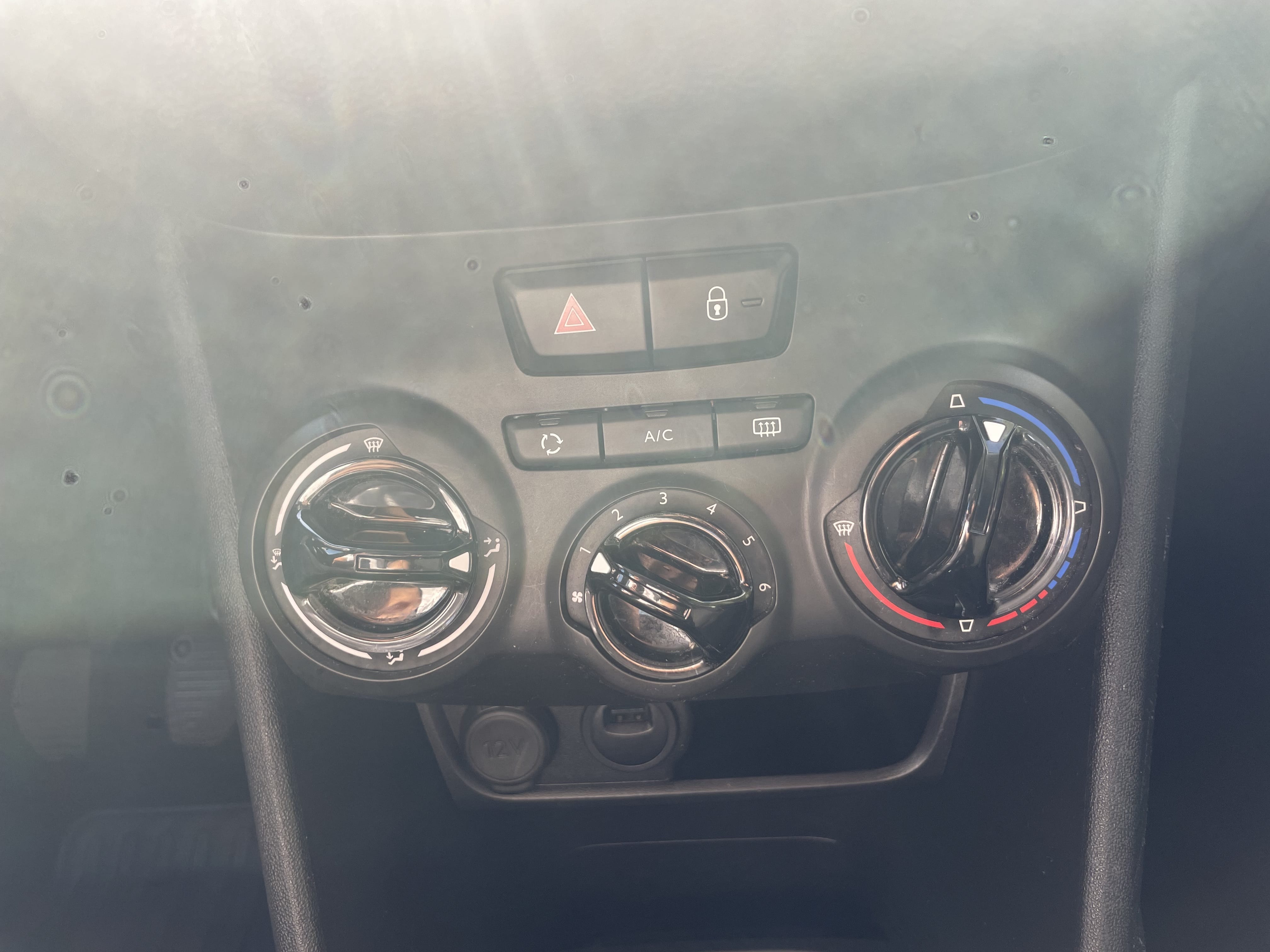 Peugeot 208 avec Apple CarPlay