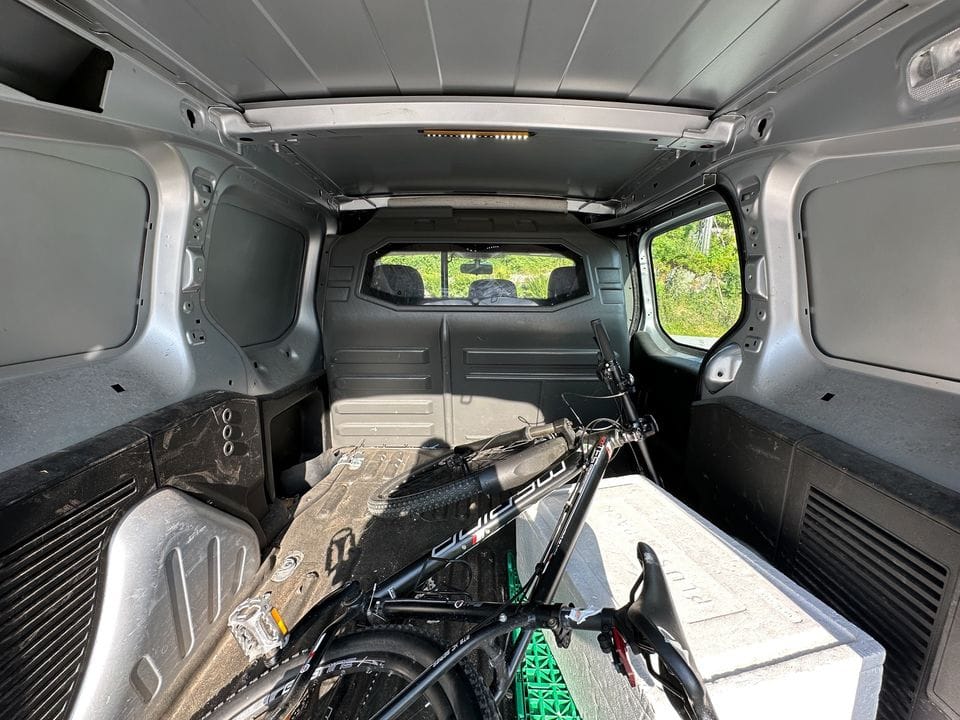 Peugeot Partner Varebil med Vinterdekk