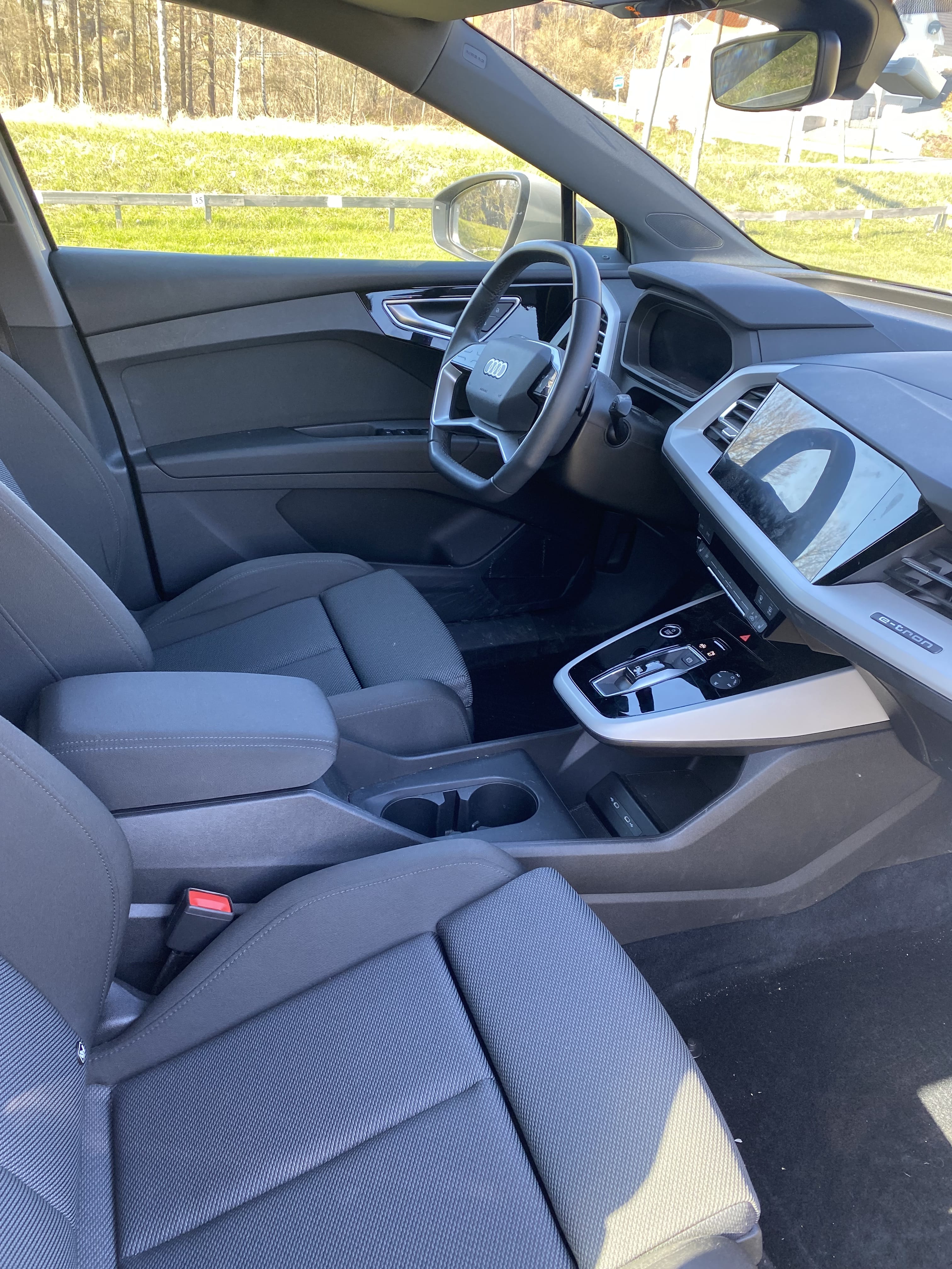 Audi Q4 35 e-tron (RWD) with Cruise control