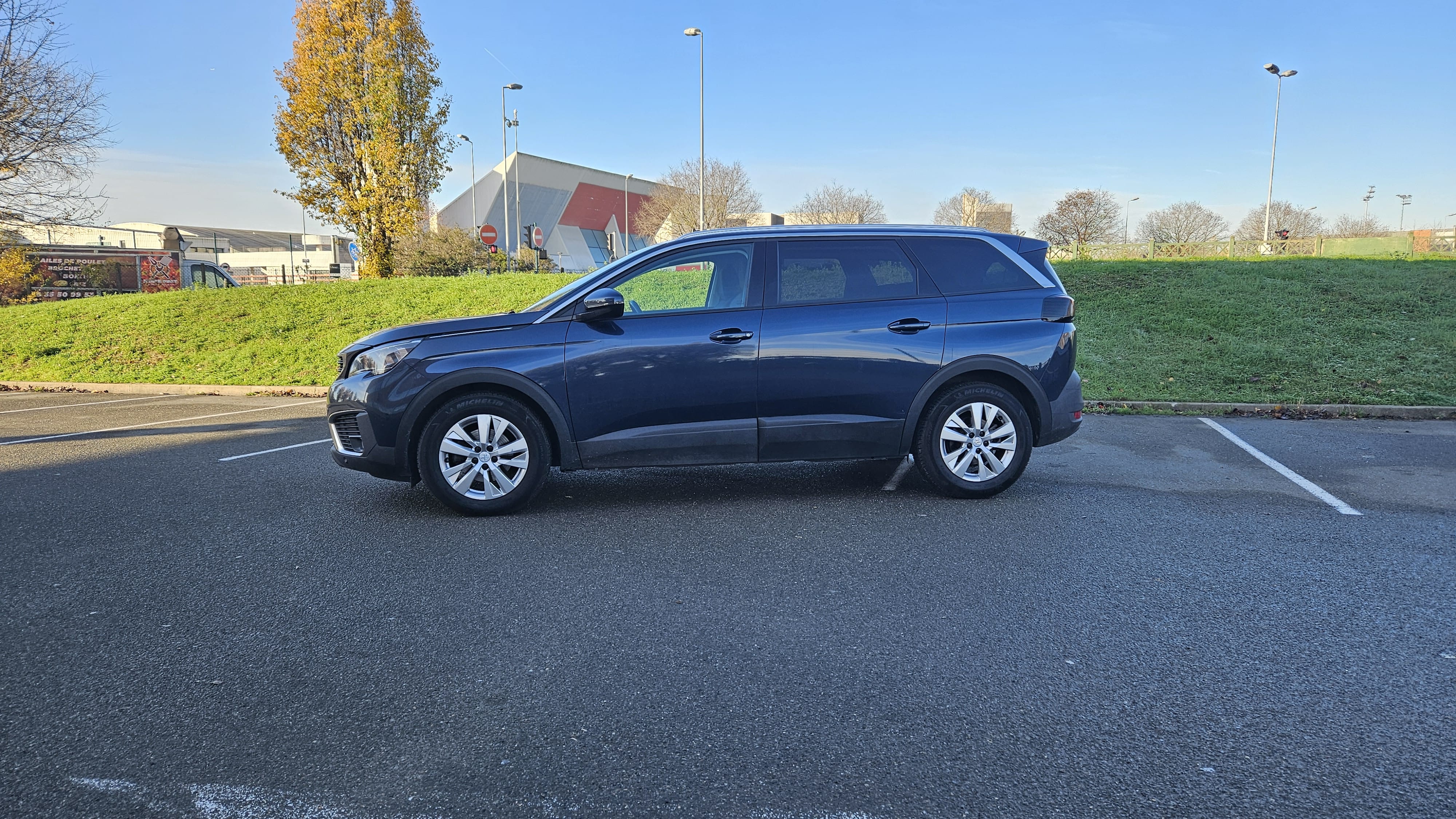 Peugeot 5008 - Boîte auto avec Climatisation