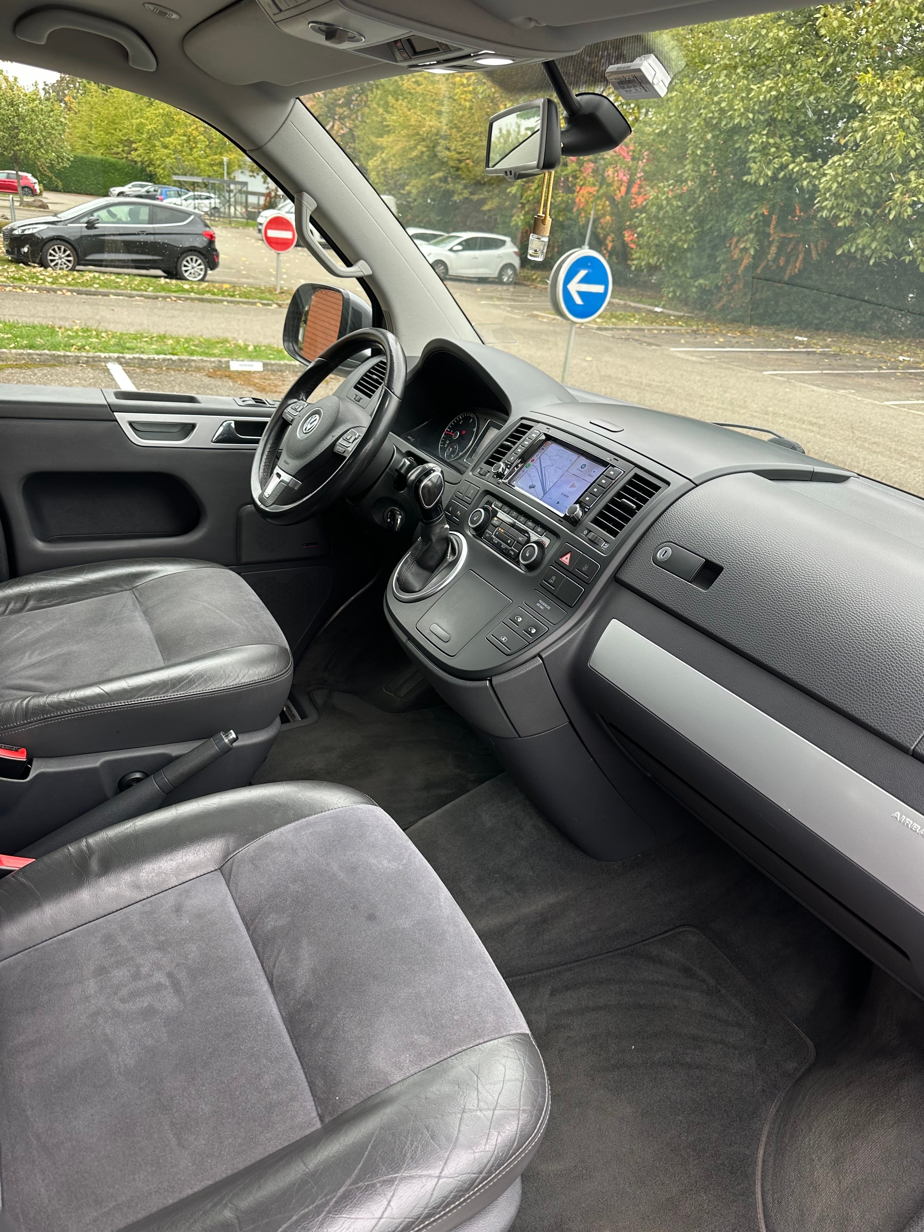 Volkswagen Transporter 6.1 Business Line Minibus avec GPS