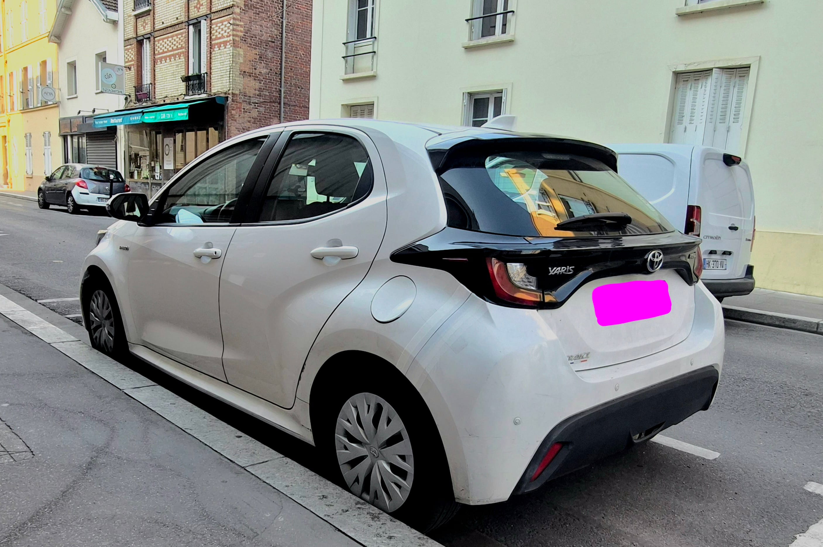 Toyota Yaris Hybride (FY662) (Clim, Bluetooth, connectivité smartphone, ...) # avec Régulateur de vitesse