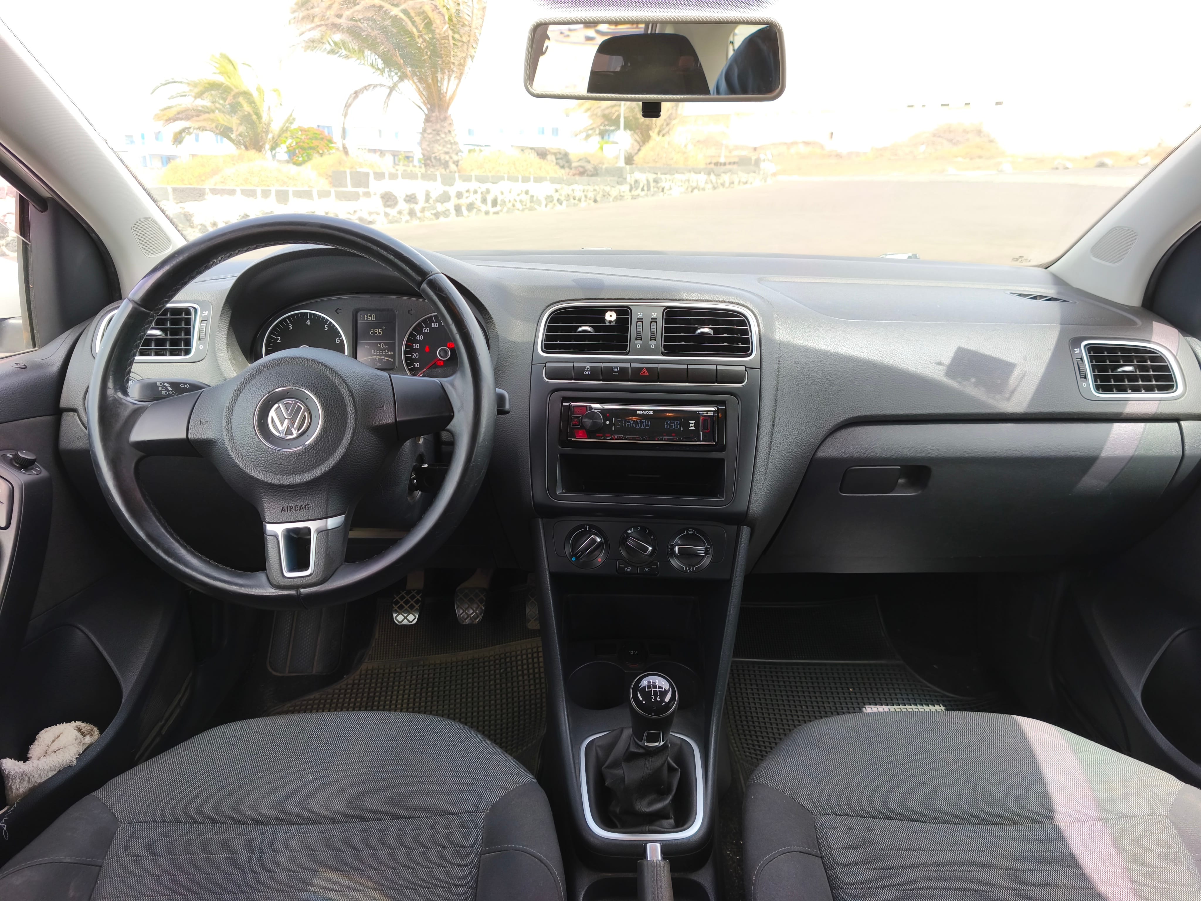 Volkswagen Polo 1.2 Gasolina con Puertos de carga USB