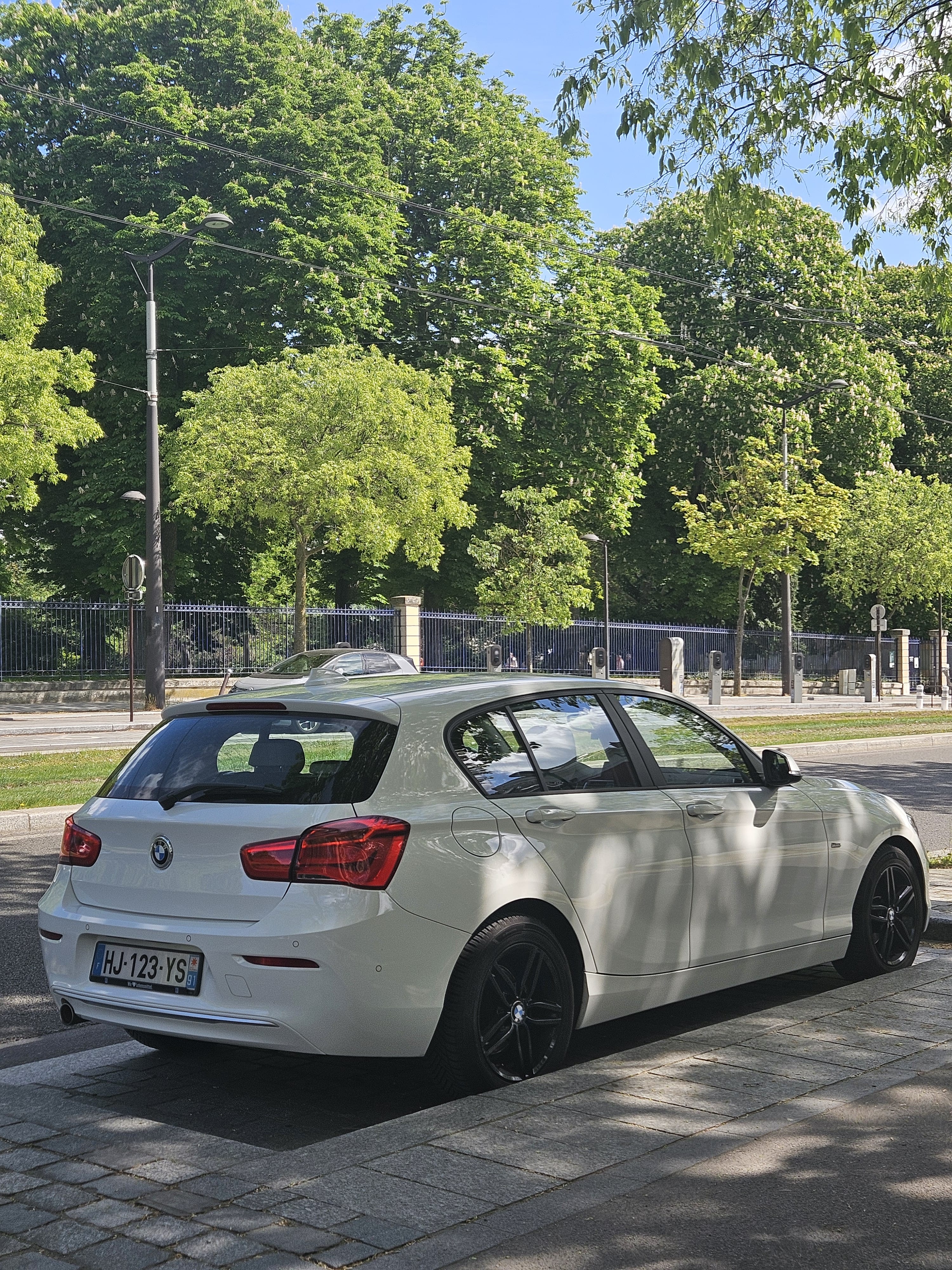 BMW Série 1 avec GPS