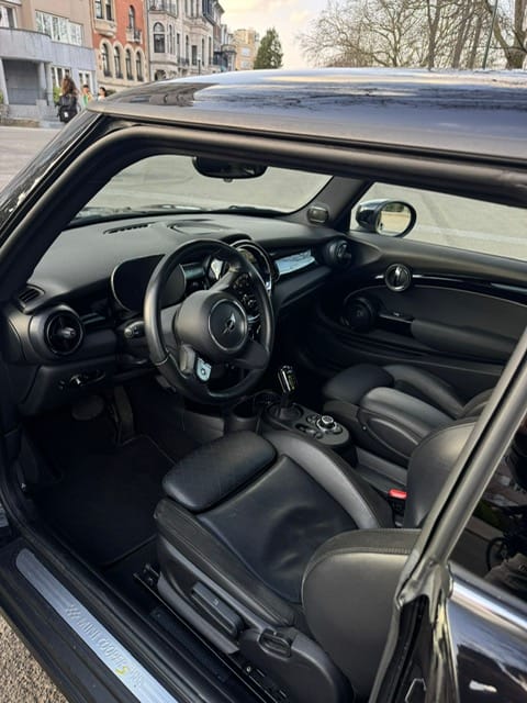 Mini Cooper SE met GPS