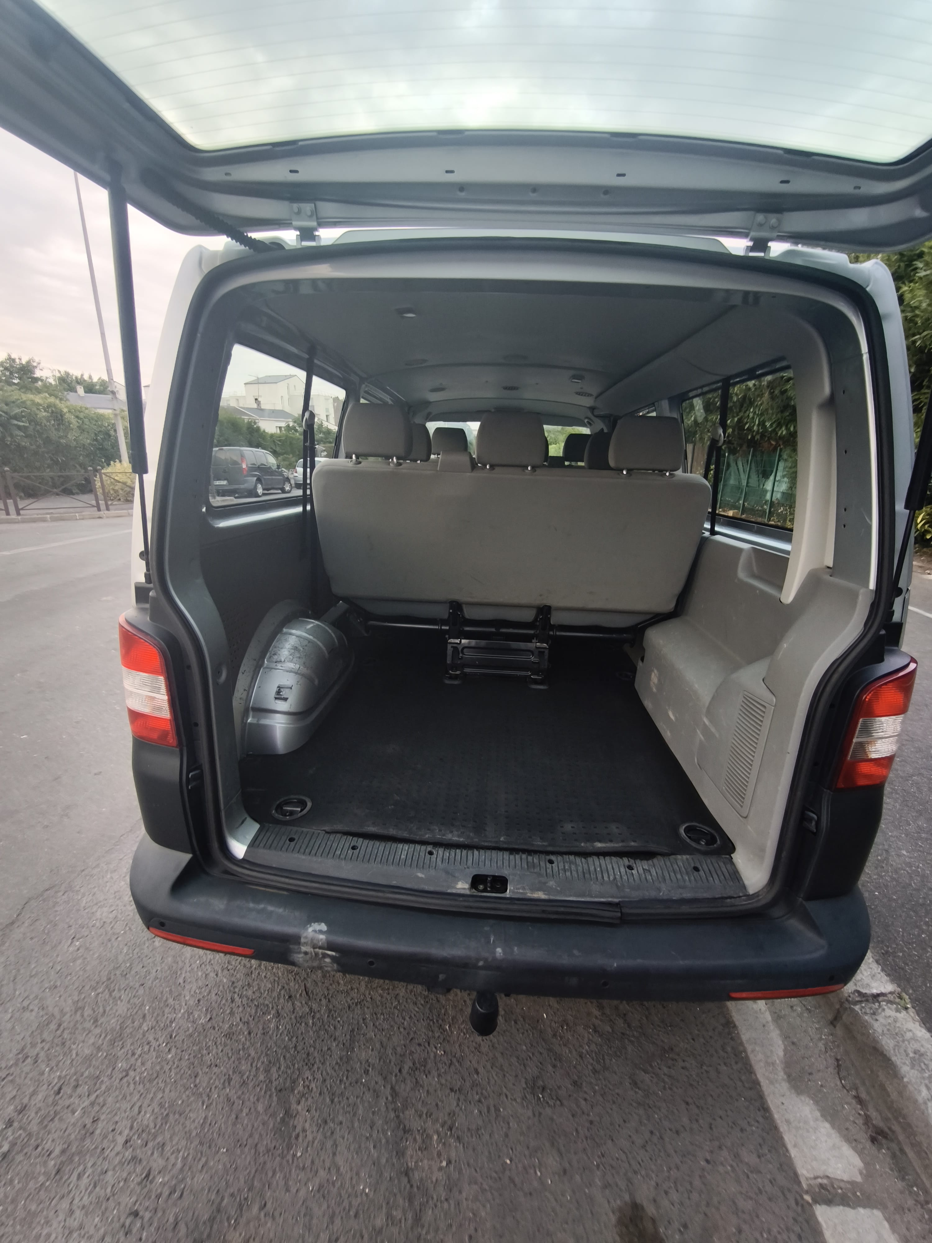 Volkswagen Caravelle 2.0 tdi 140 avec GPS