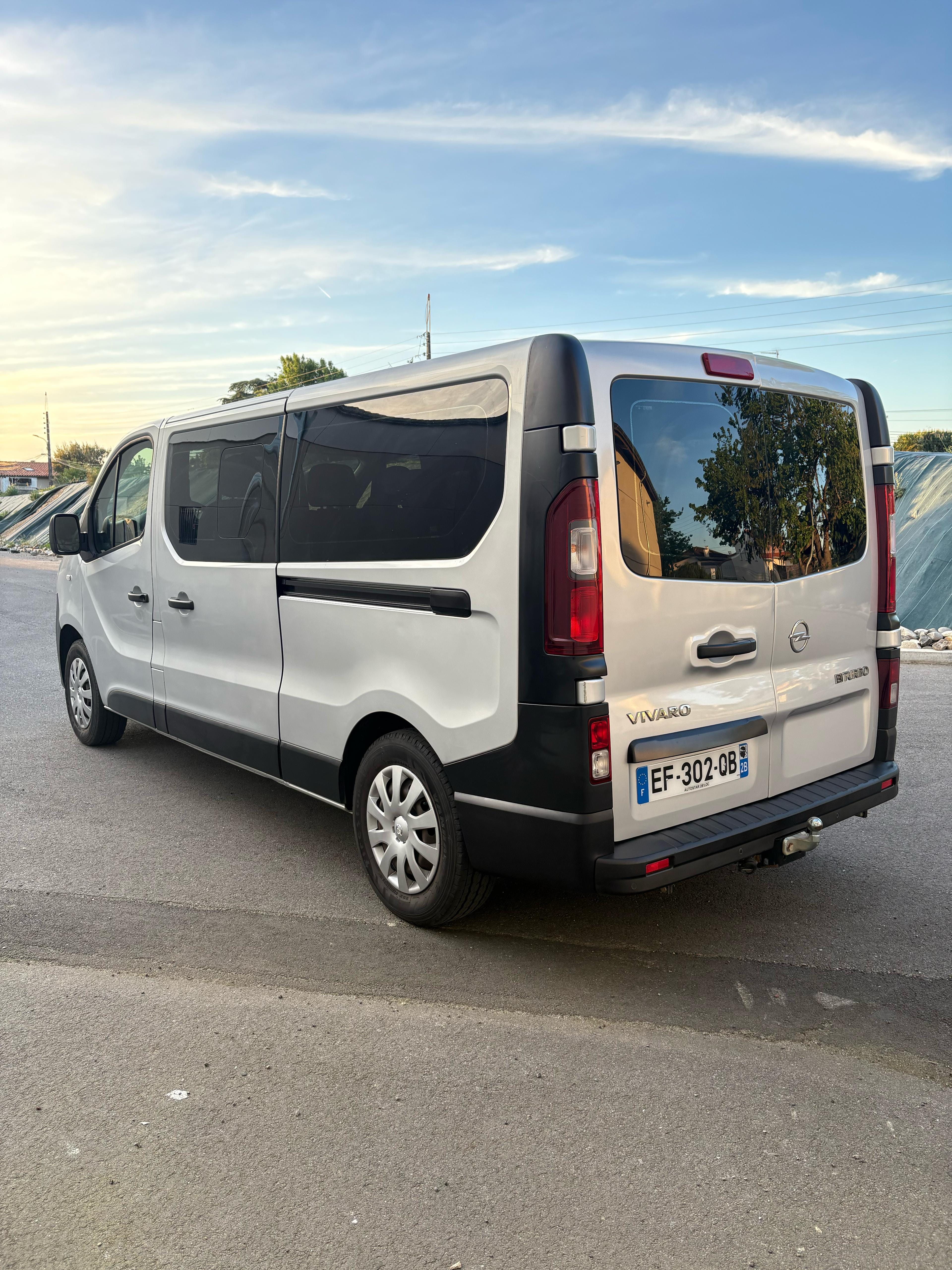 Opel Vivaro Combi avec Dashcam