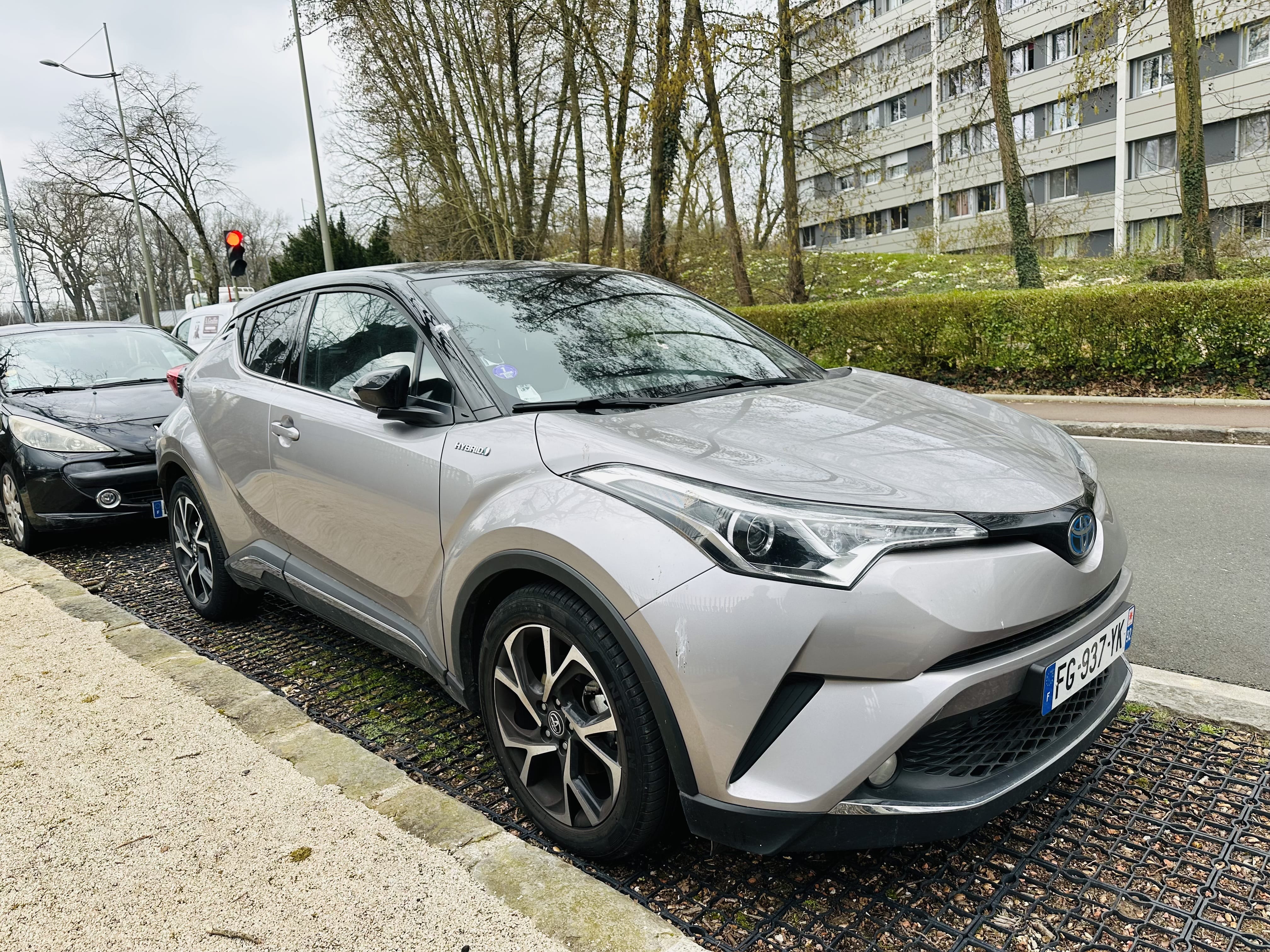 Toyota C-HR, 2019, Essence 98 / Électrique (hybride), automatique