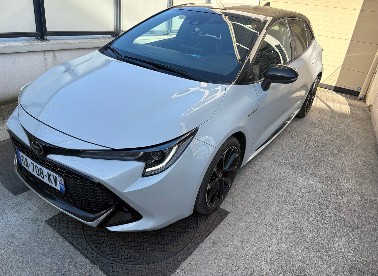 Toyota Corolla, 2021, Essence 98 / Électrique (hybride), automatique