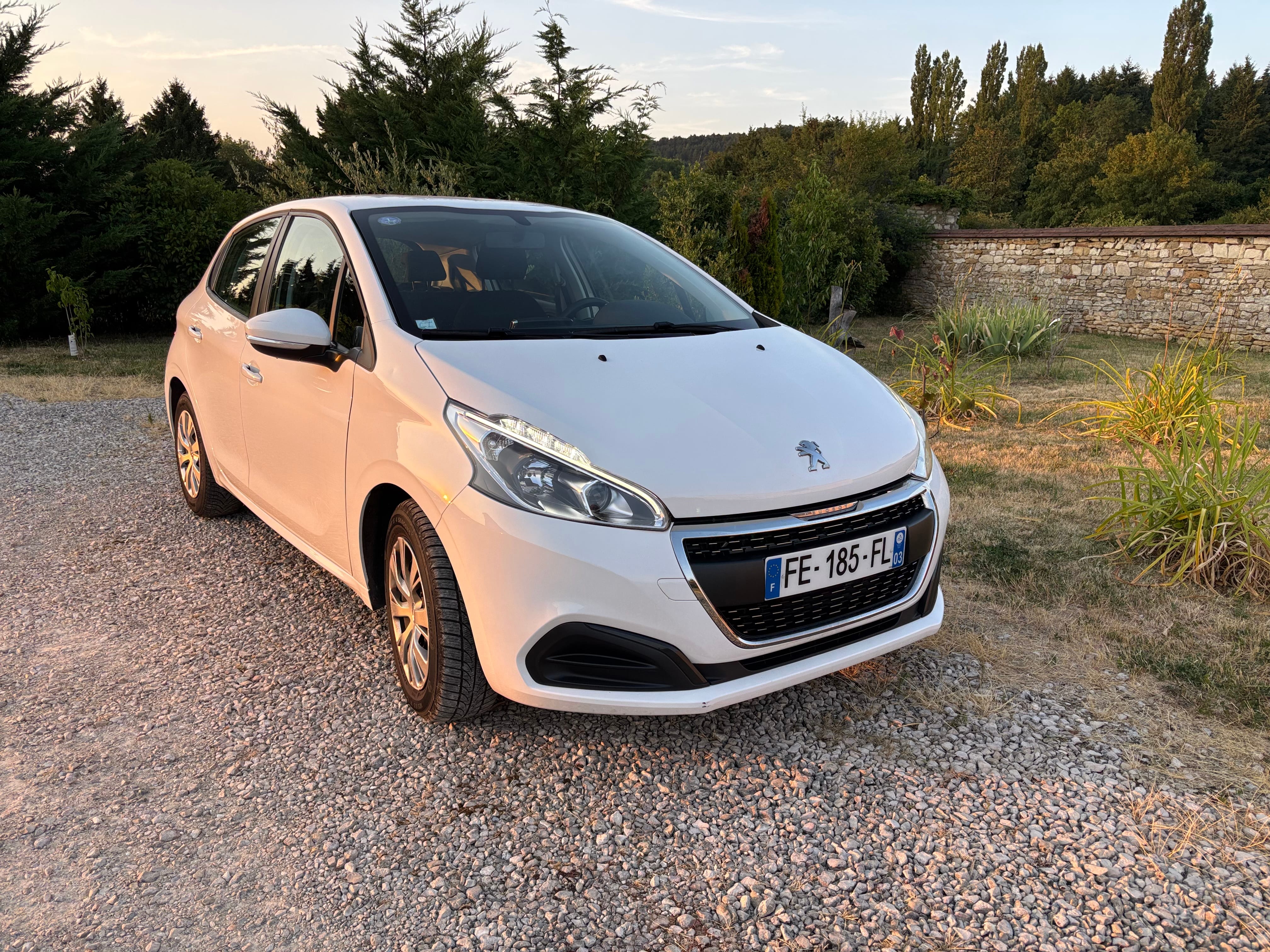 Peugeot 208 1,2 110 cv  eat6 automatique