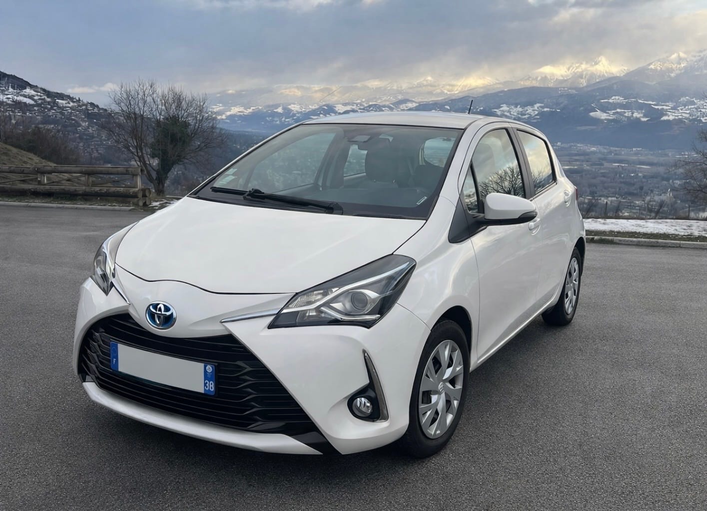 Toyota Yaris Hybride, 2018, Essence 95 / Électrique (hybride), automatique