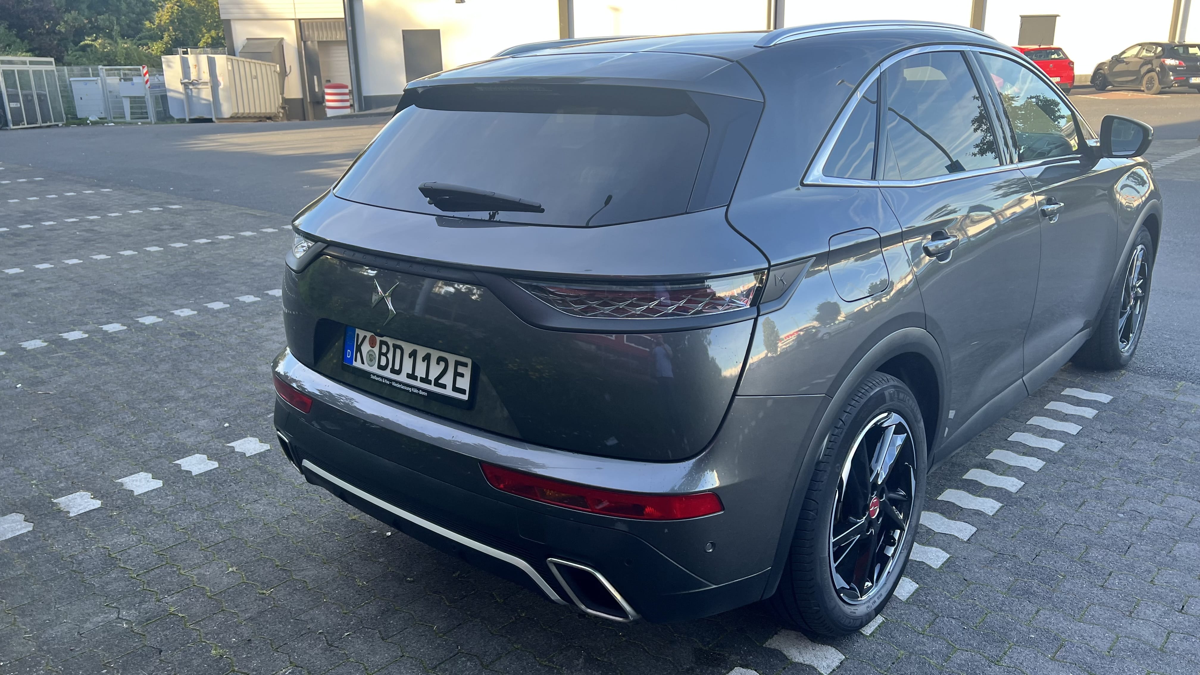 DS 7 E-TENSE Performance Line 300 PS mit Navigationsgerät