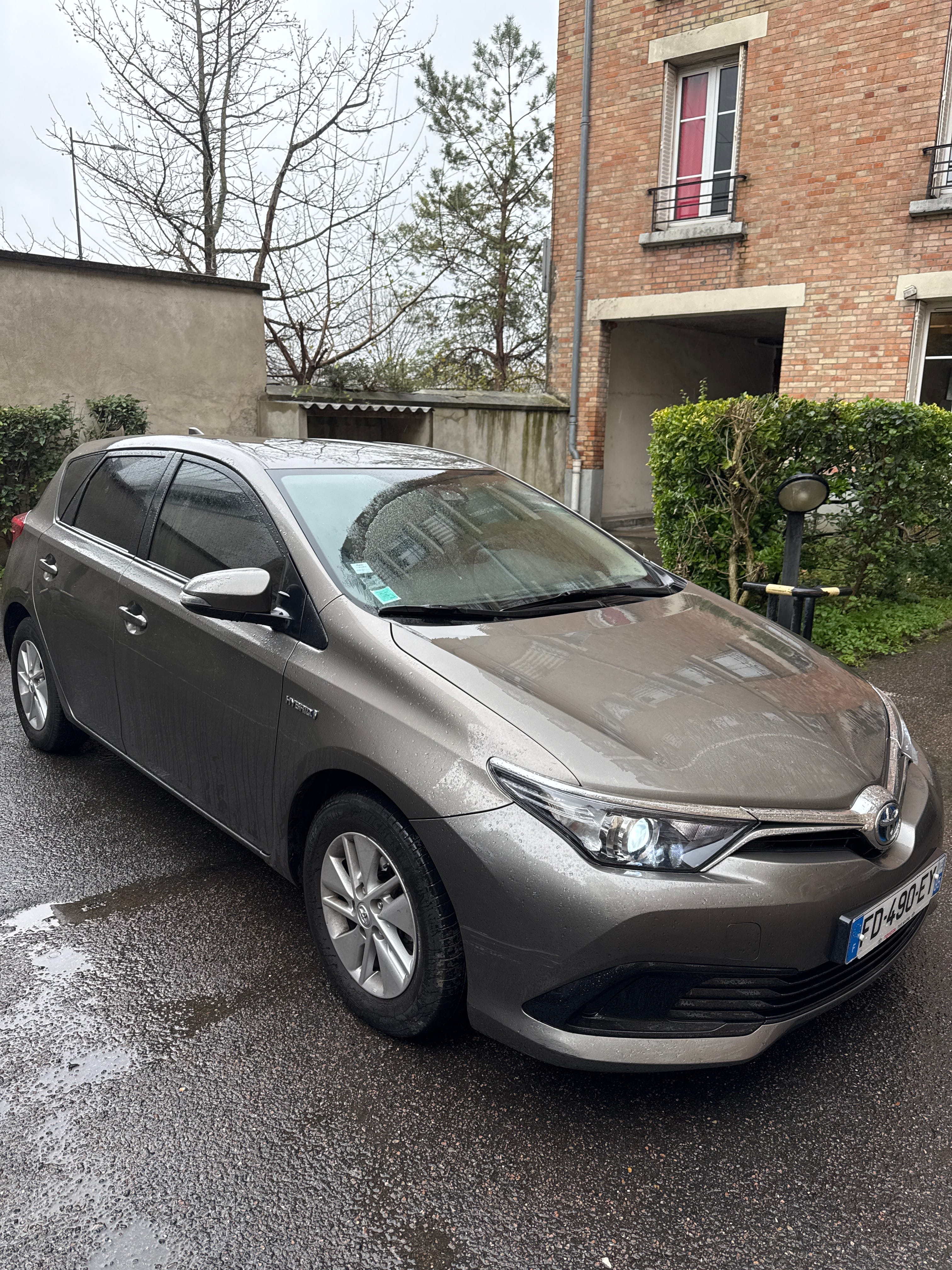 Toyota Auris, 2019, Essence 95 / Électrique (hybride), automatique
