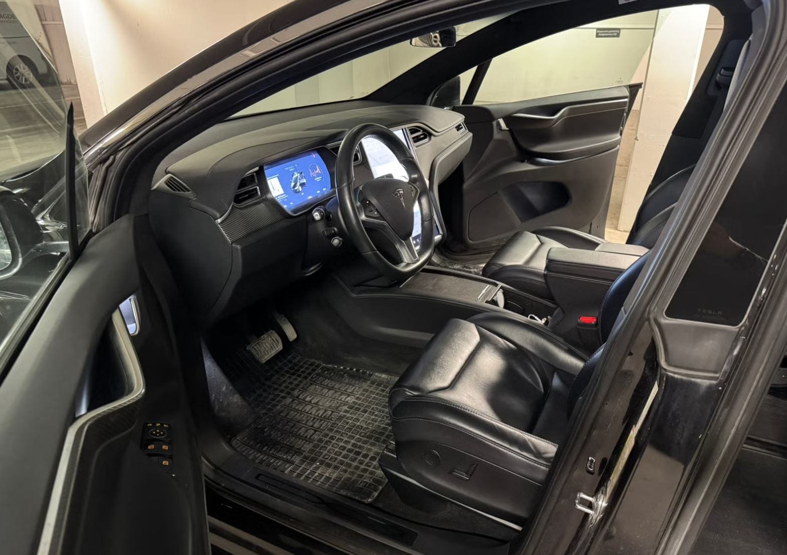 Tesla Model X med GPS