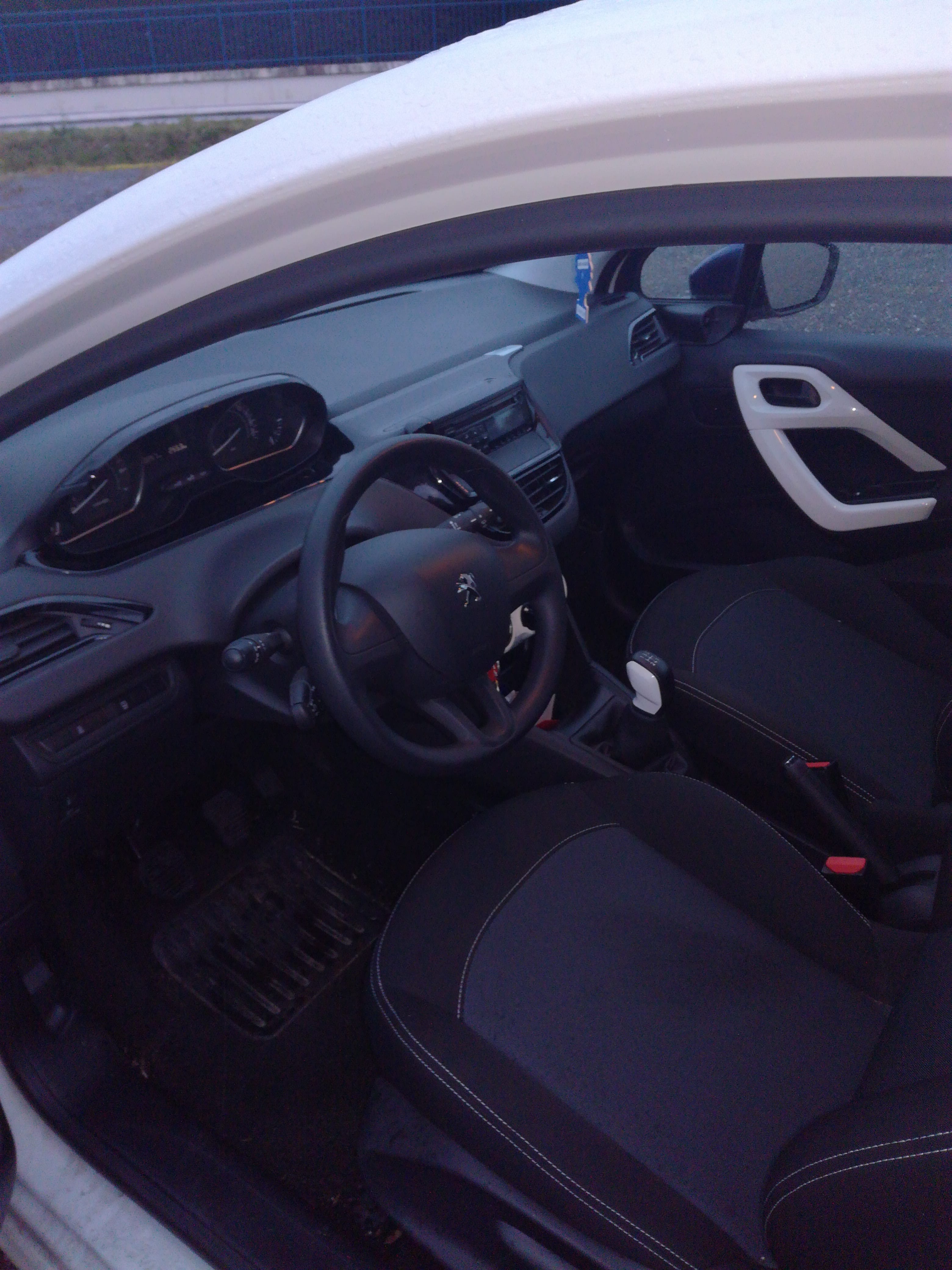 Peugeot 208 avec Siège bébé