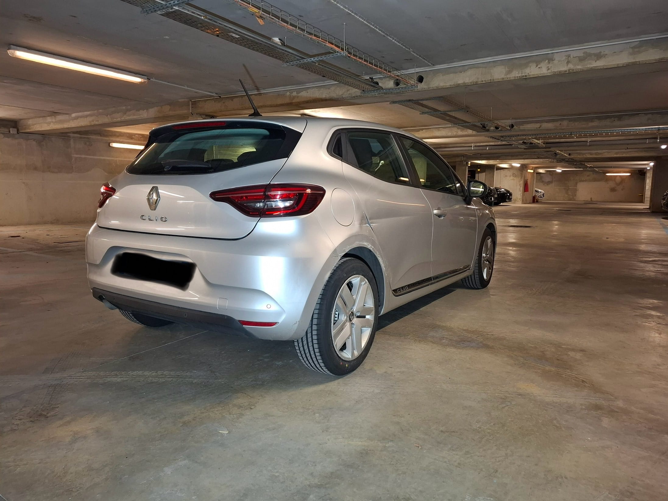 Renault Clio FZ123 avec Entrée audio / iPod