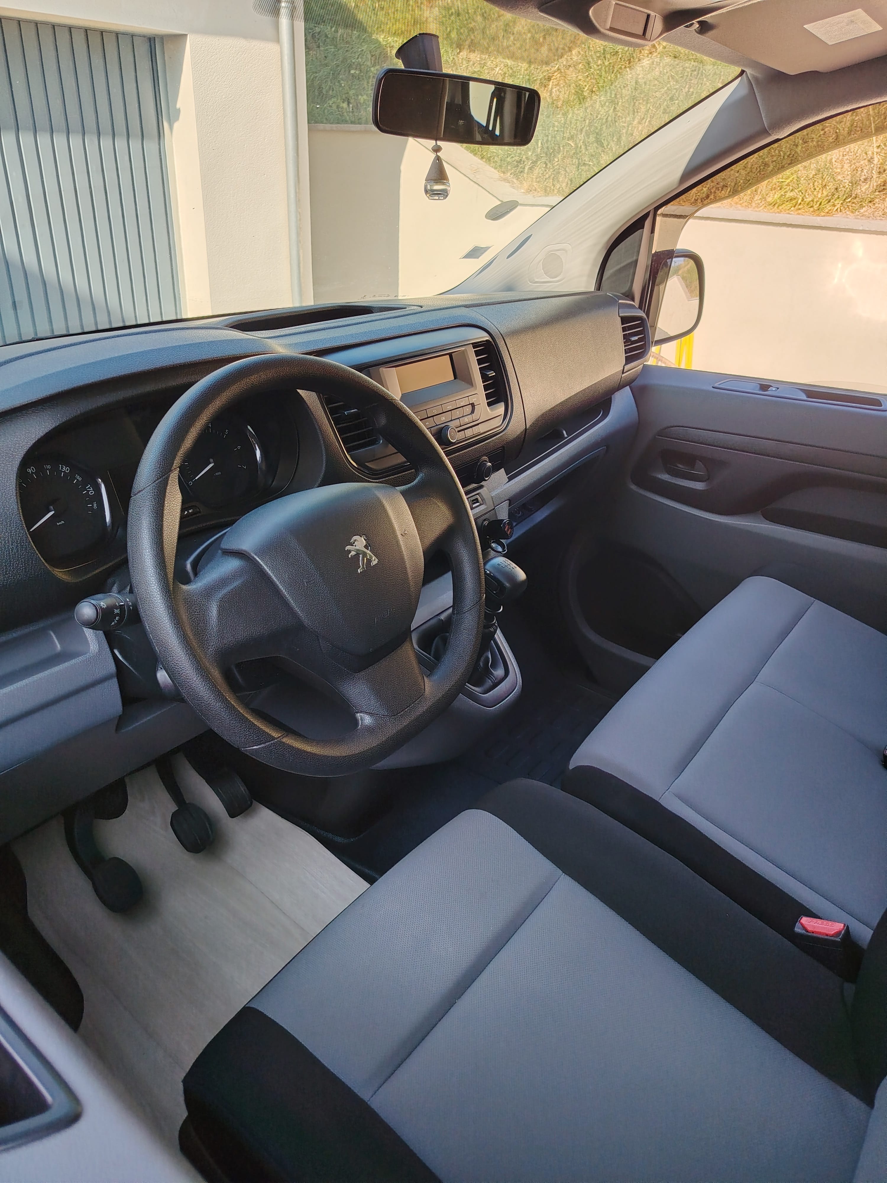 Peugeot Traveller avec Port USB