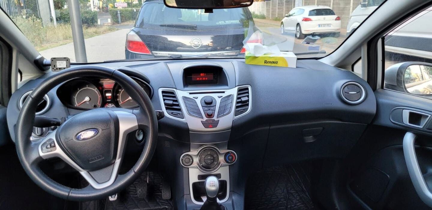 Ford Fiesta avec Siège bébé