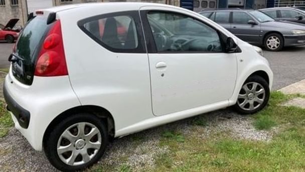 Peugeot 107 avec Siège bébé