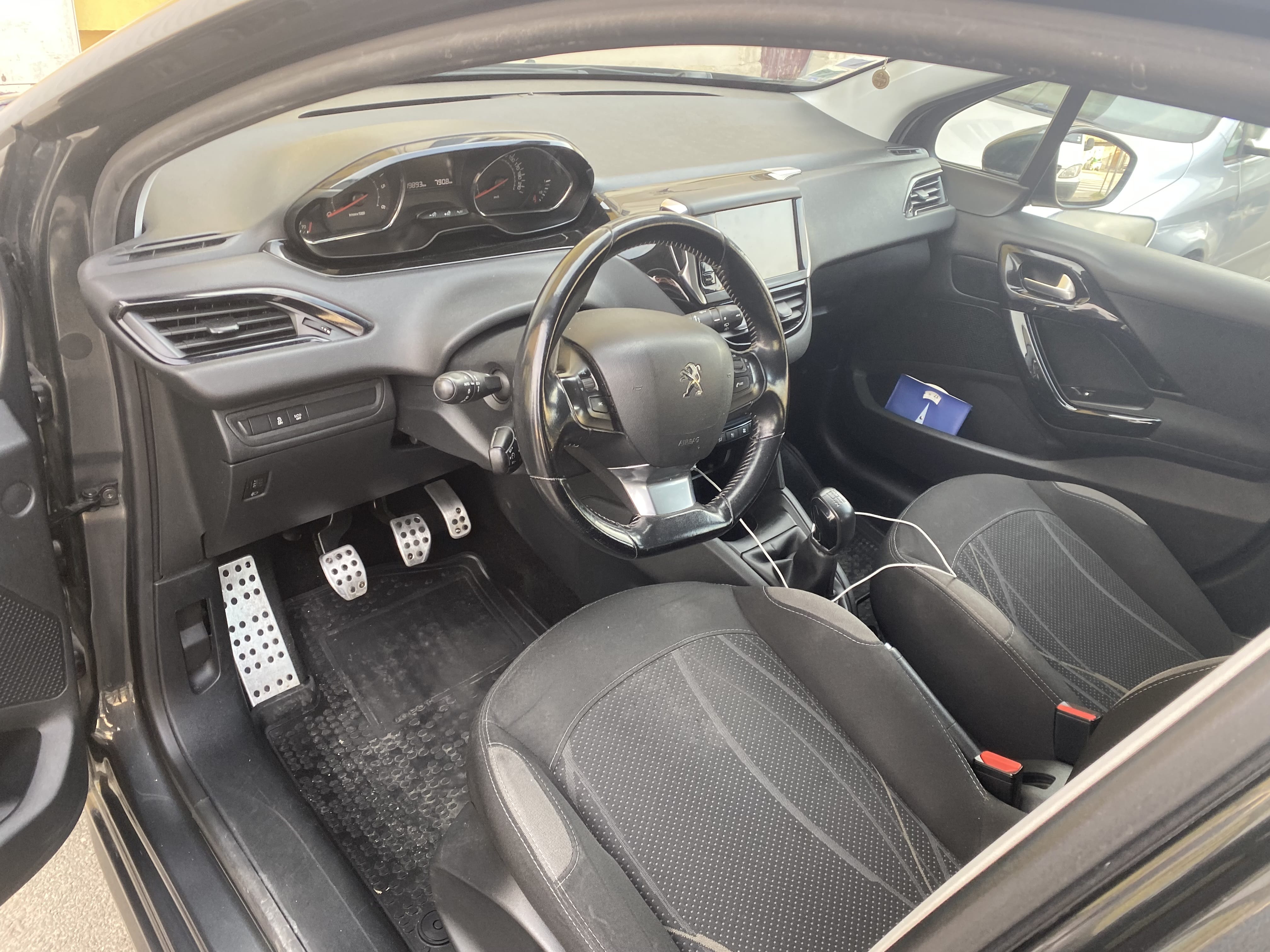 Peugeot 208 avec GPS