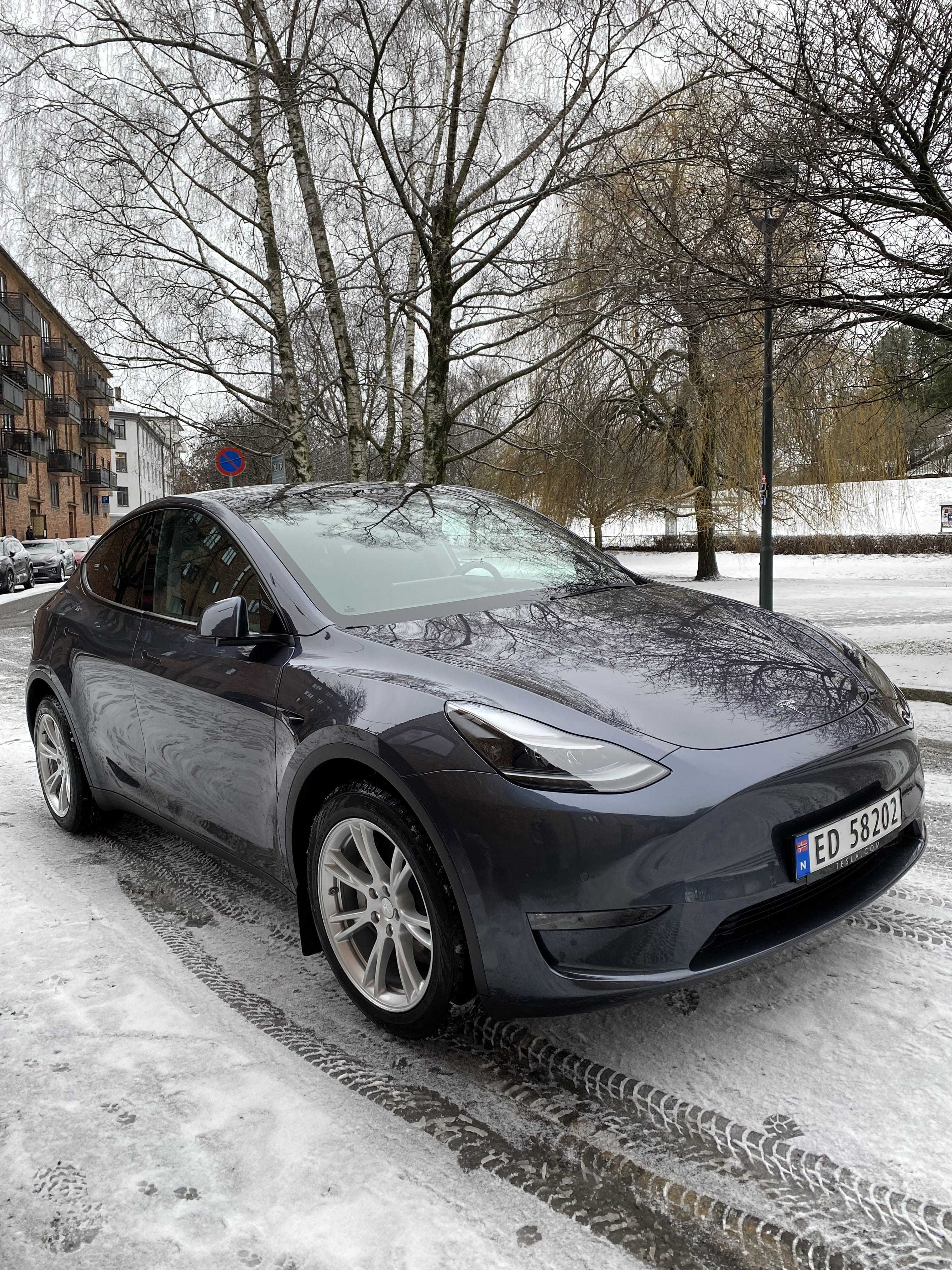 Tesla Model Y, 2022, Electric, automatic