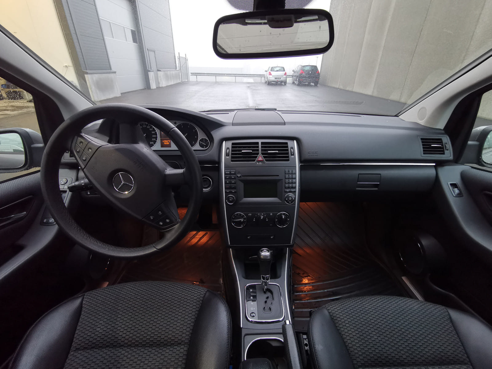 Mercedes-Benz B-Klasse med Bluetooth audio
