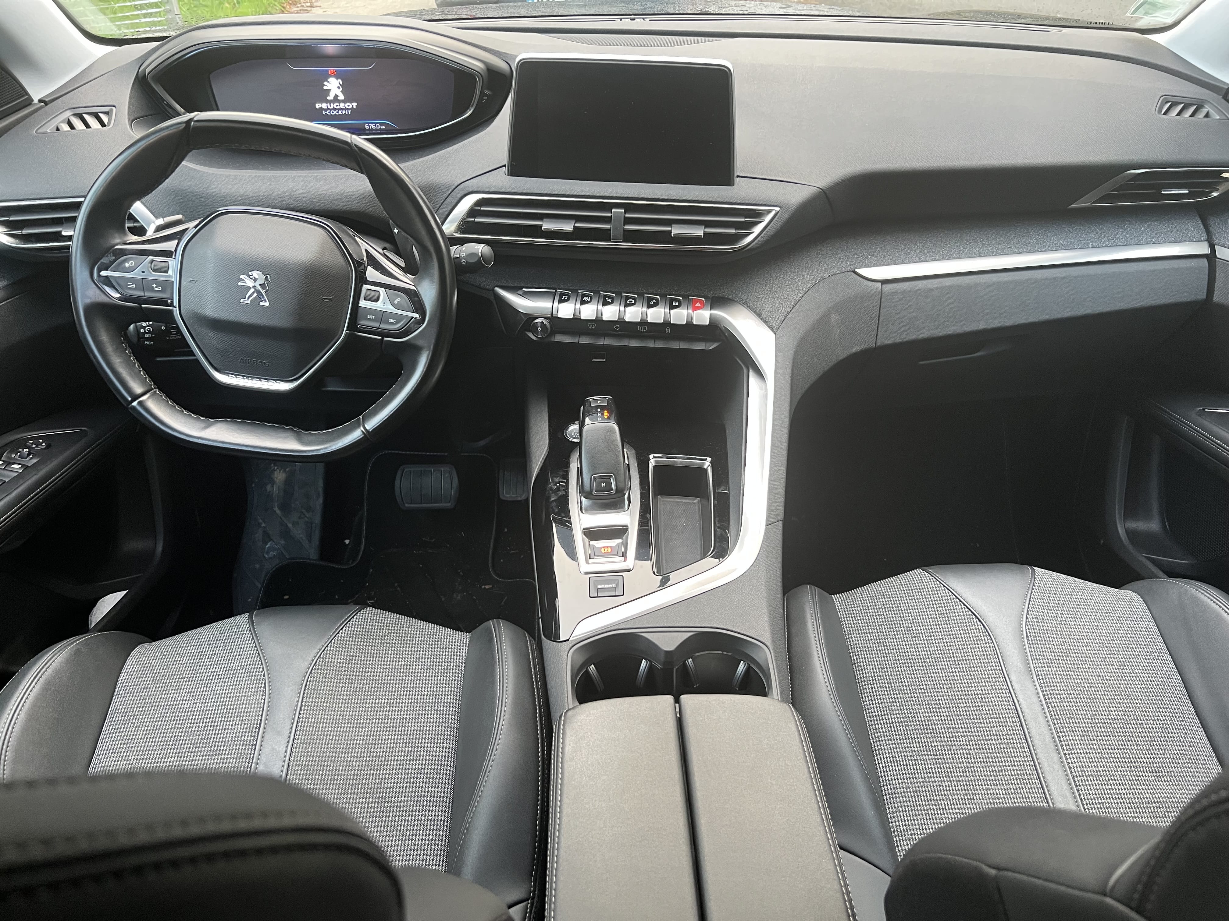 Peugeot 5008 avec GPS