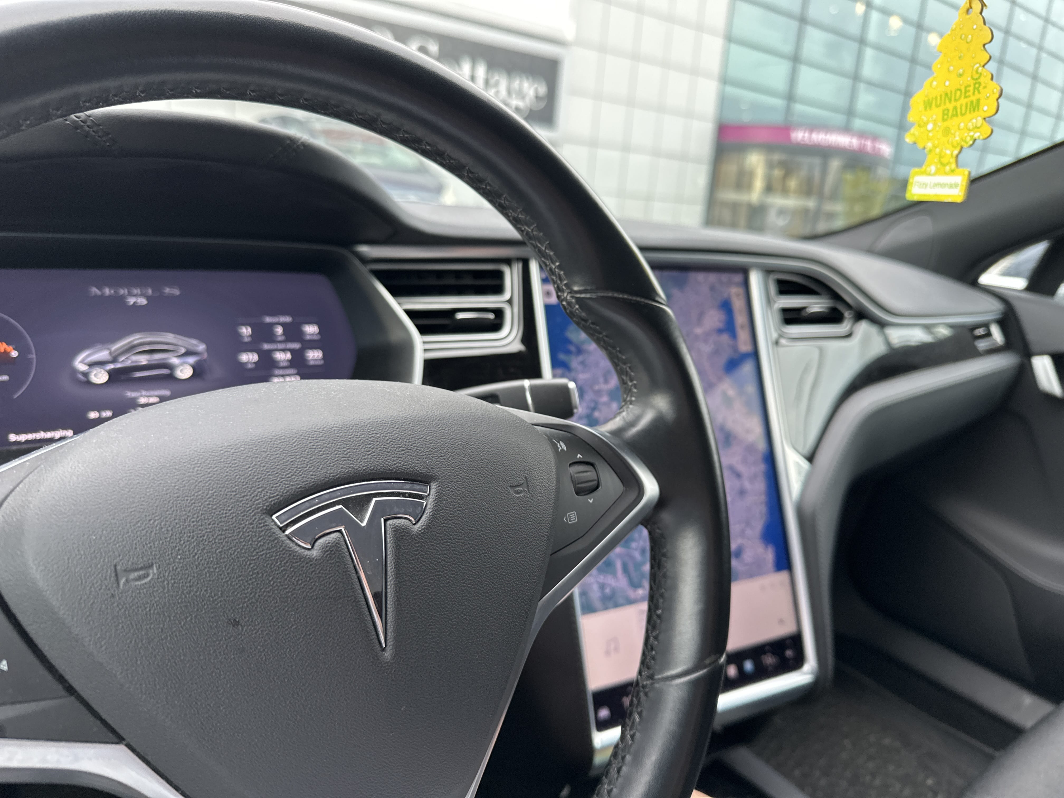 Tesla Model S 75 med Cruisekontroll