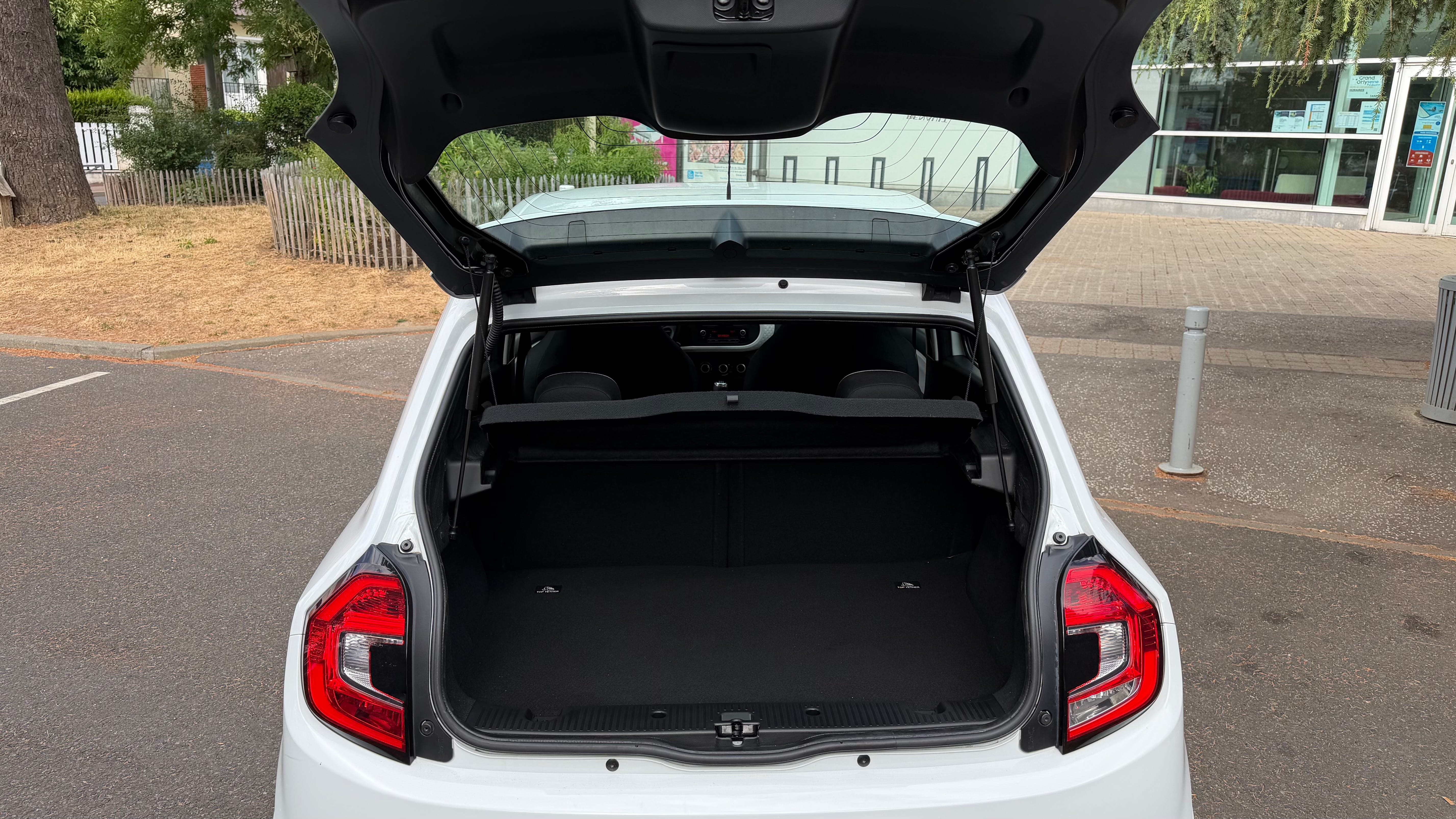 Renault Twingo III avec Autoradio