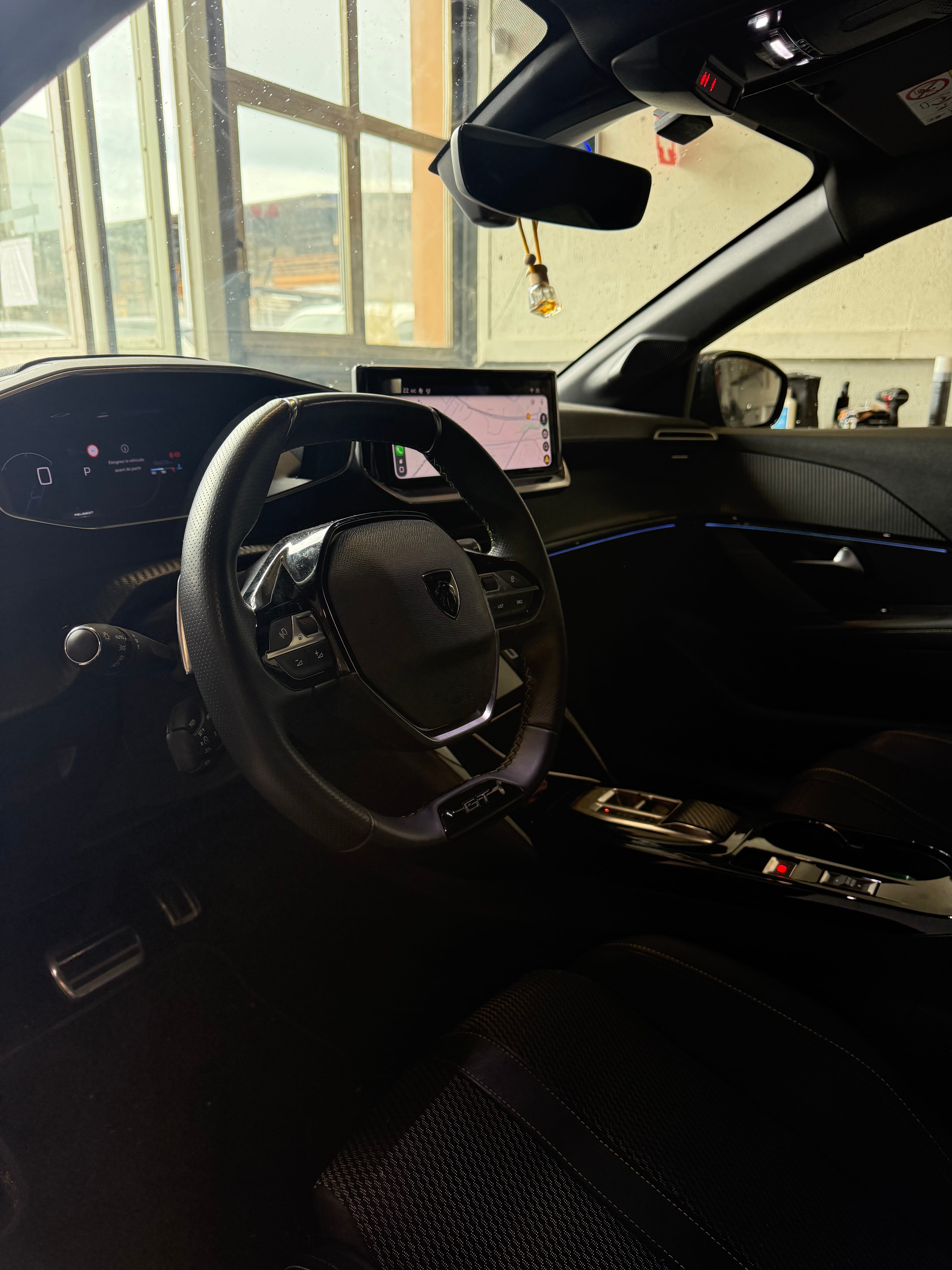 Peugeot 208 GT Line avec GPS