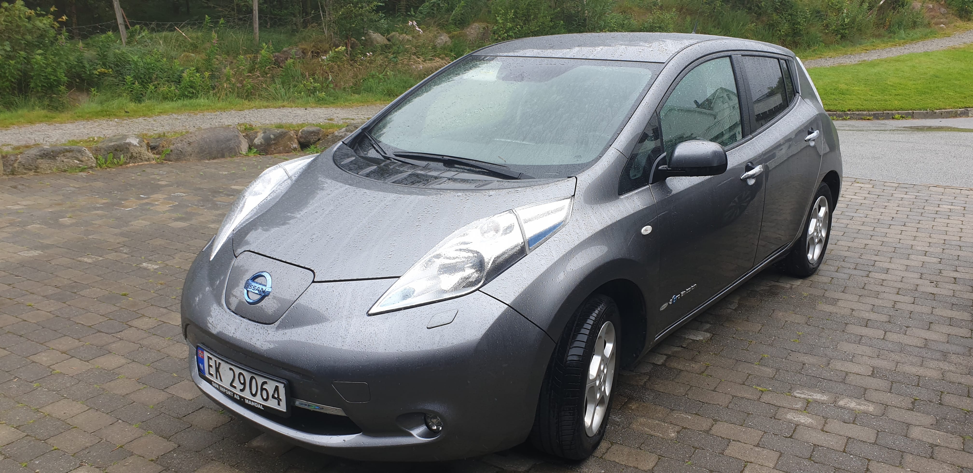 Nissan Leaf 30kwh ca 150-160km oppgitt rekkevidde med 220V lader og 22kwh ladekabel, 2017, Elektrisk, automatisk