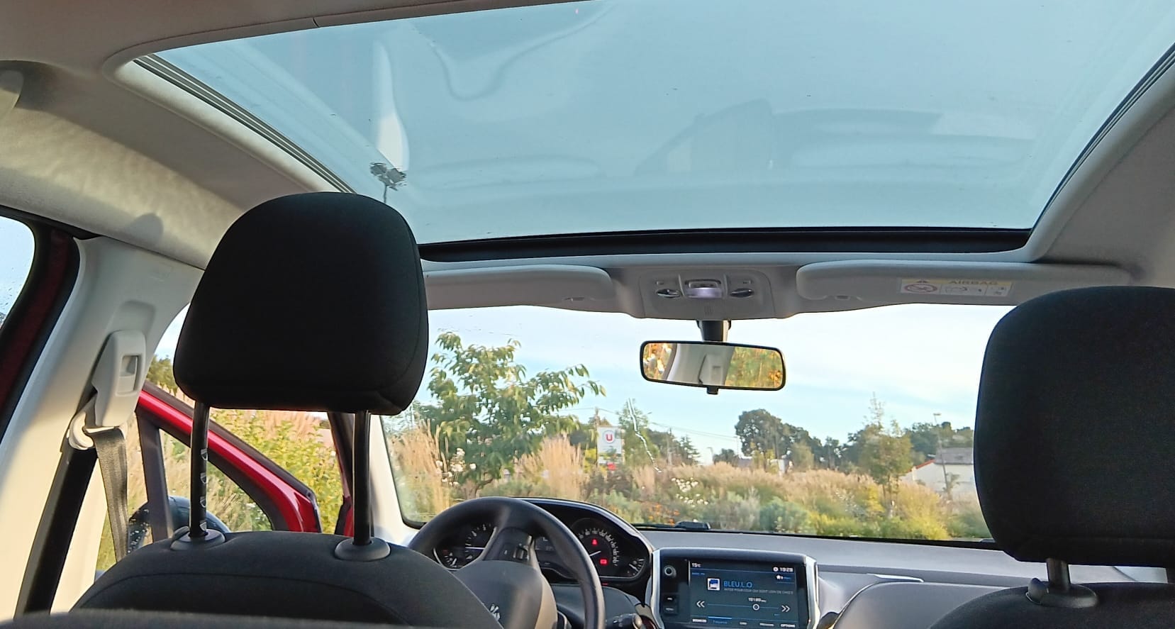 Peugeot 208 avec GPS