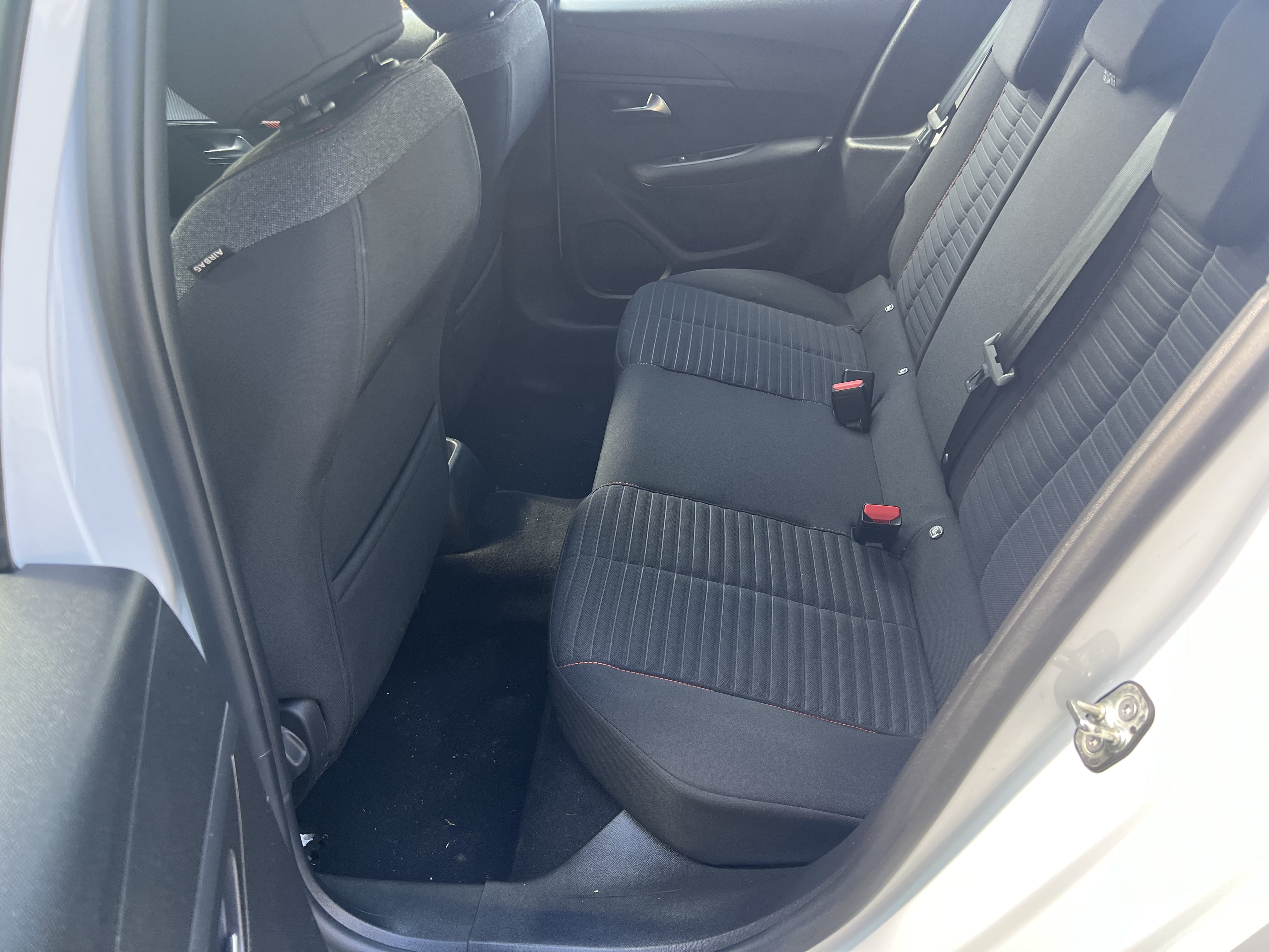 Peugeot 208 avec Siège bébé