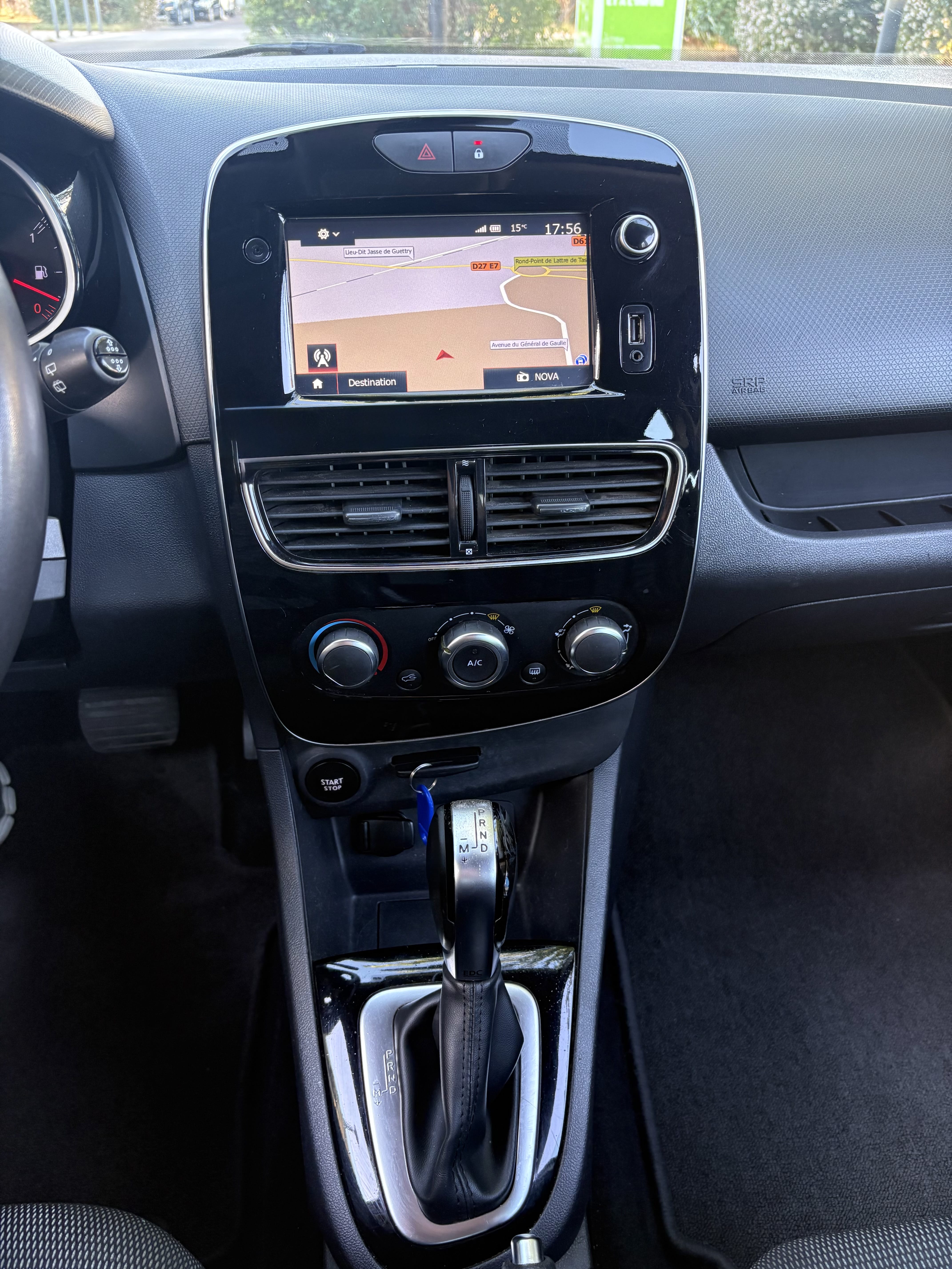 Renault Clio avec Siège bébé