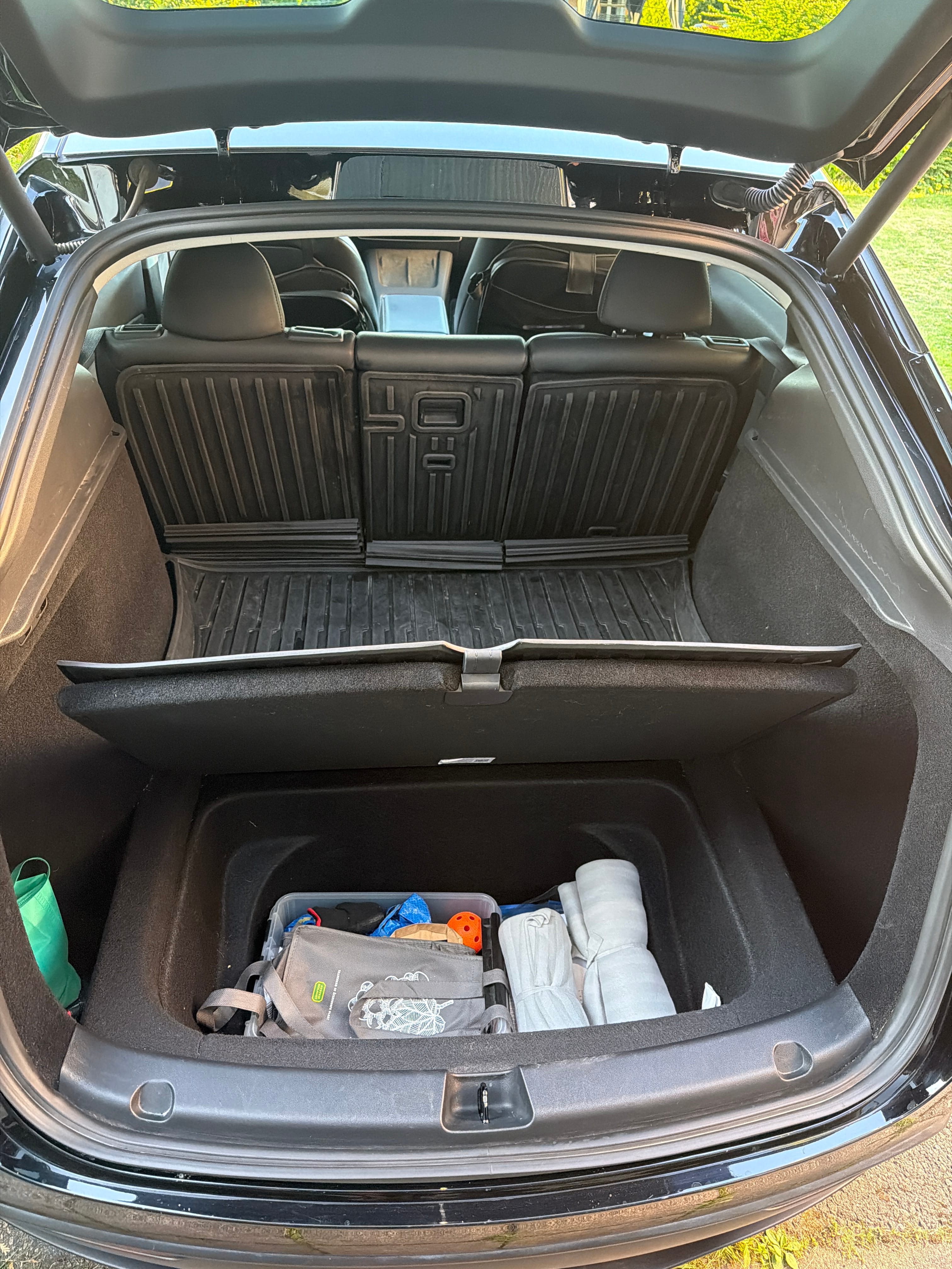 Tesla Model Y Performance med Bluetooth audio