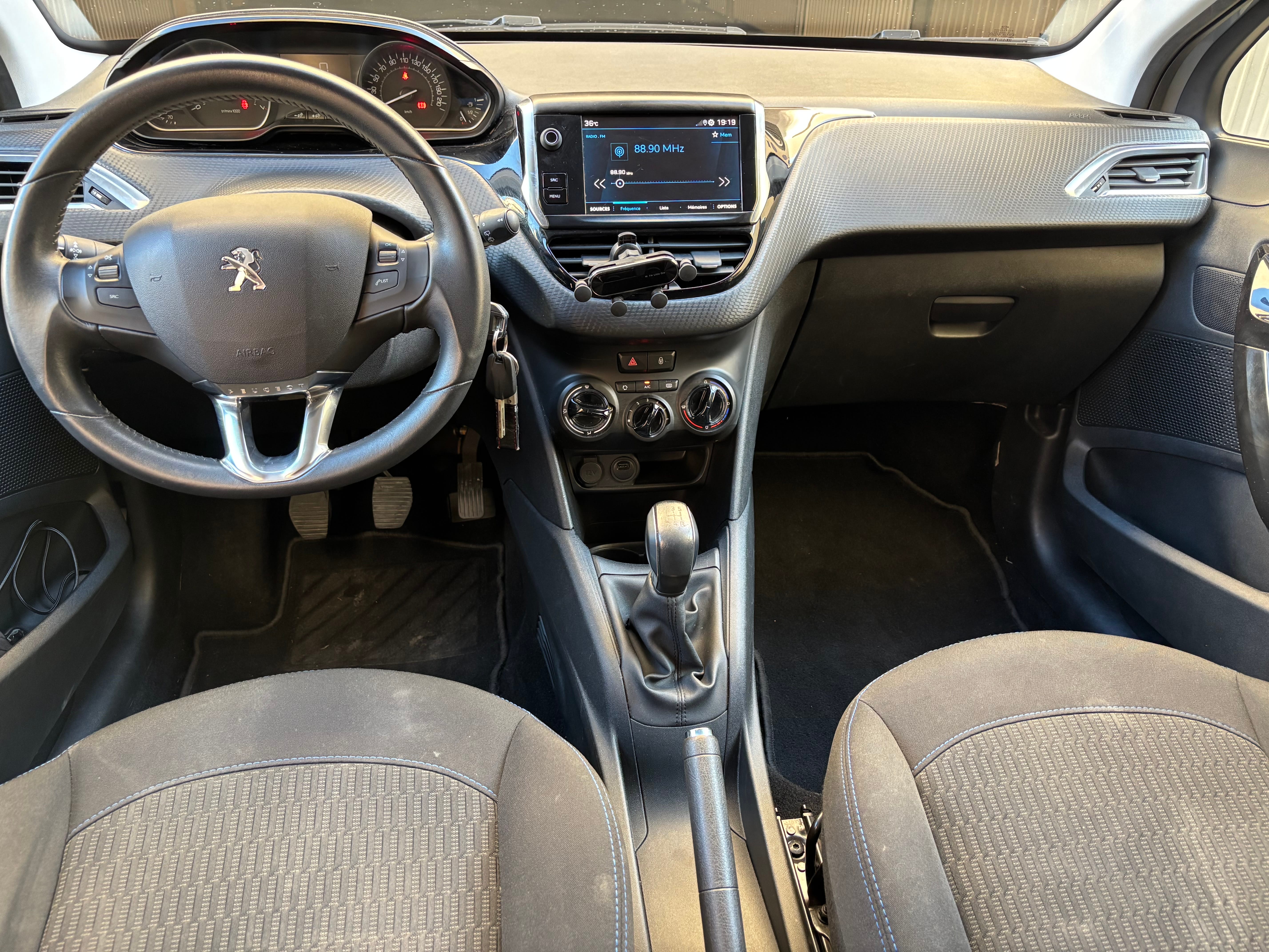 Peugeot 208 Carplay avec Régulateur de vitesse