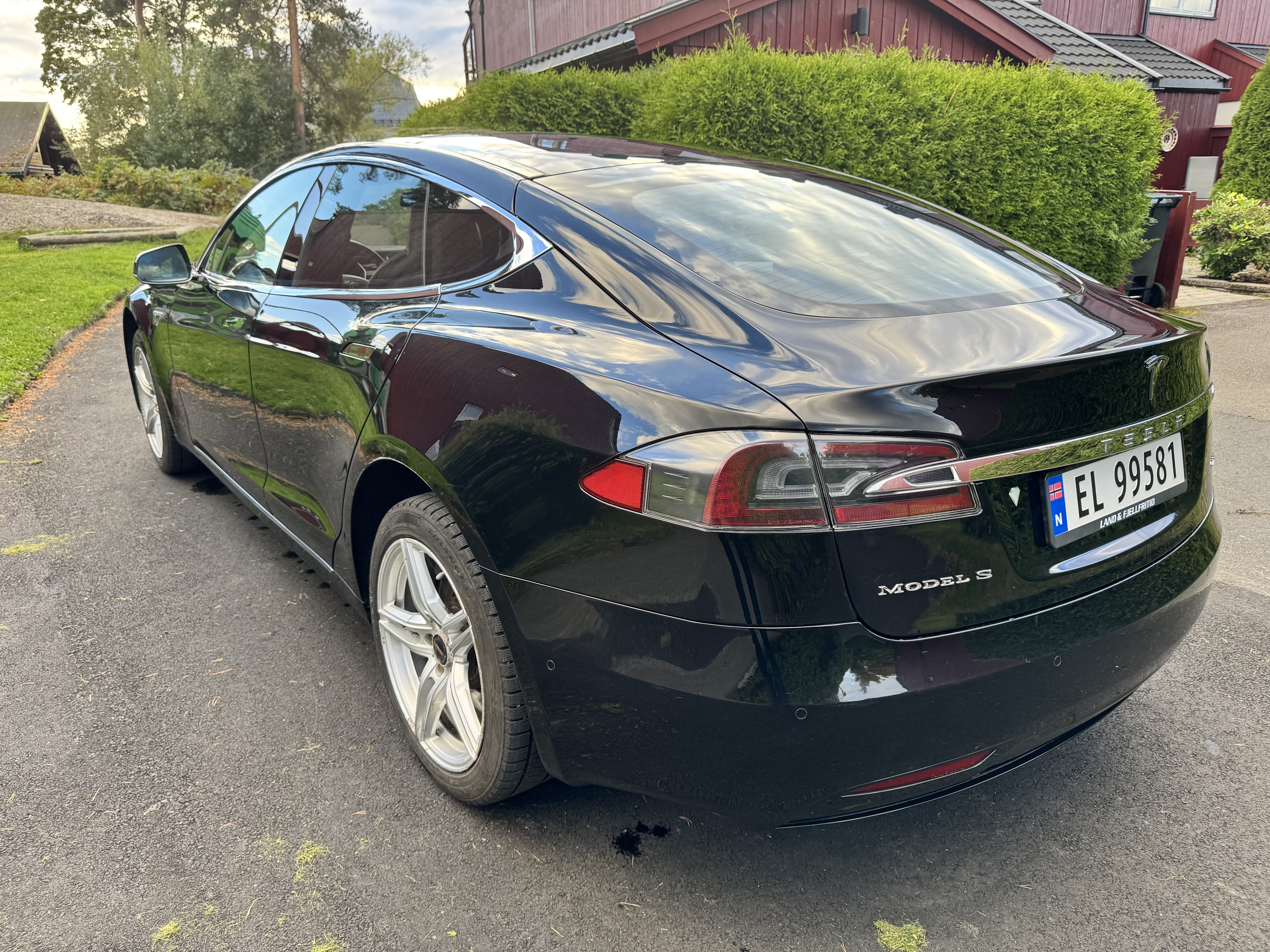 Tesla Model S 75D with GPS