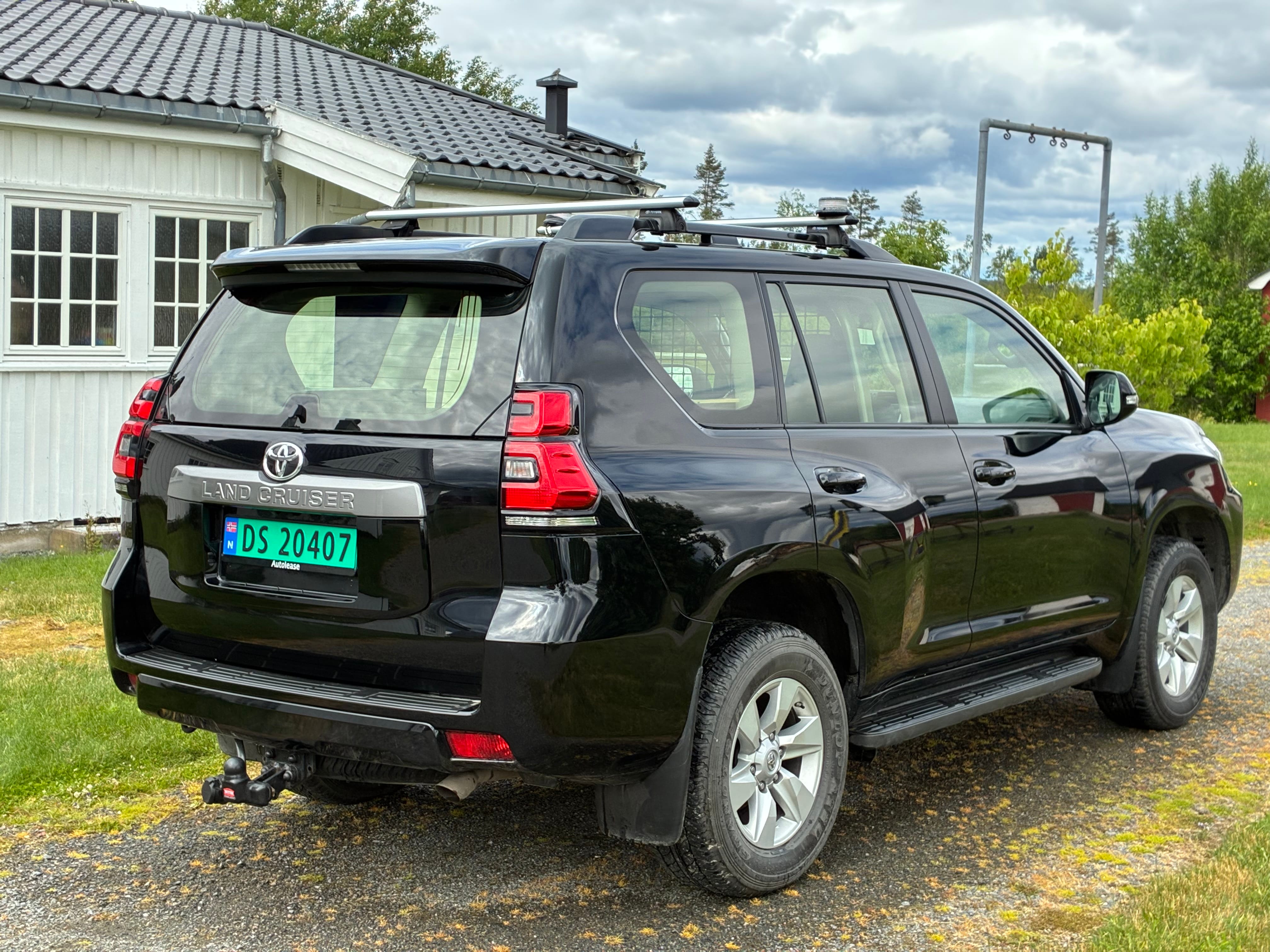 Toyota Land Cruiser 2.8 l 204 hk, automat med Ryggekamera