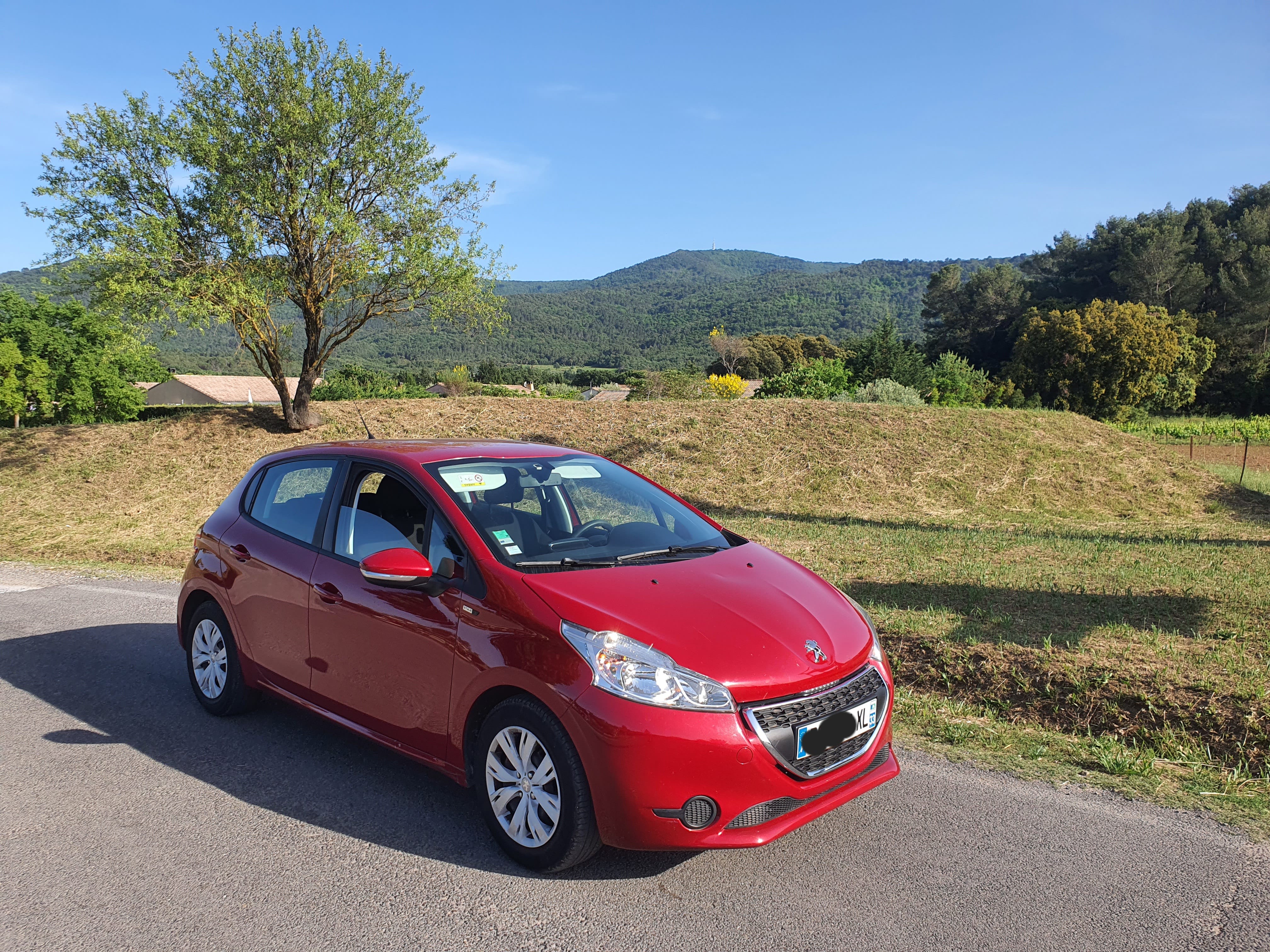 Peugeot 208, 2015, Essence 95